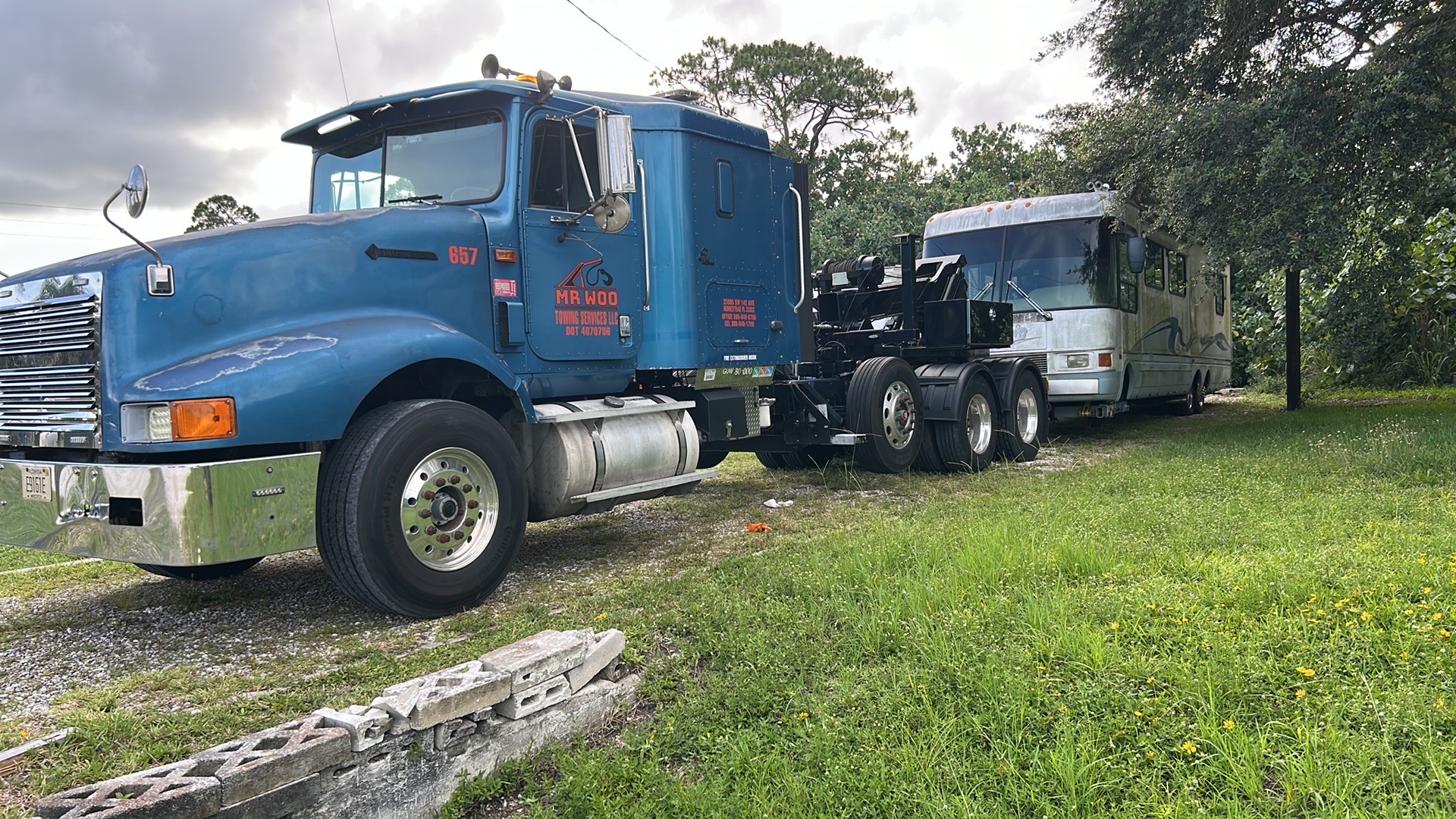 Mr. Woo Towing Services LLC in homestead 