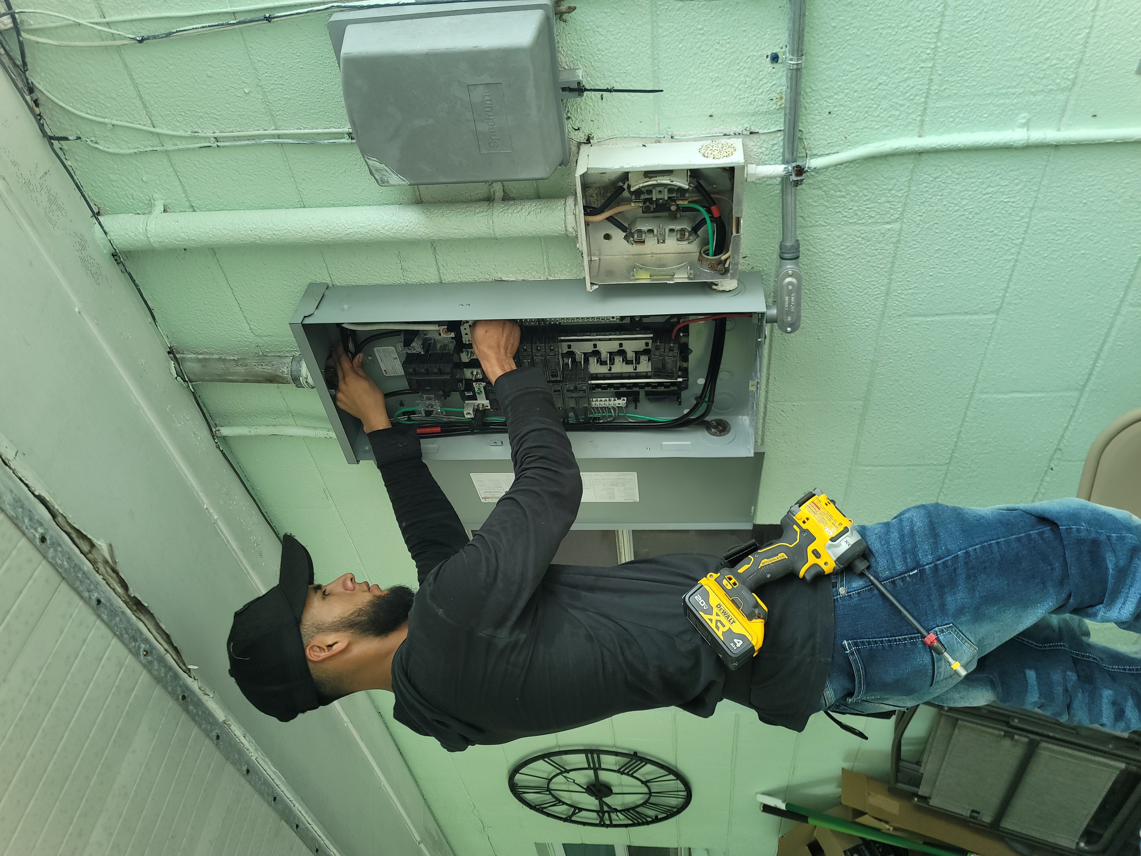 Image of servicio de instalación  de electricidad  residencial  y comercial  in Tampa 