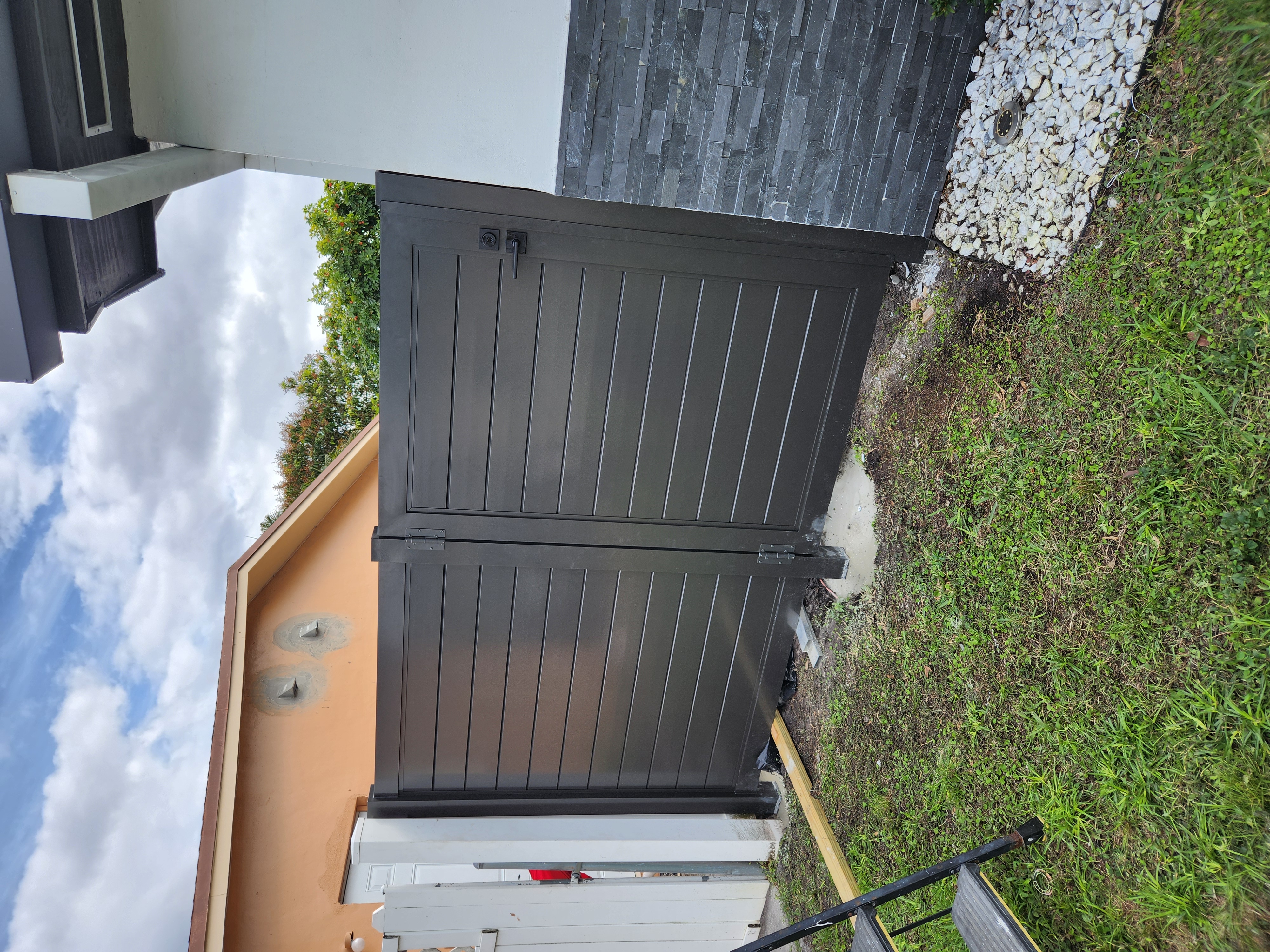 Image of fence in Miami