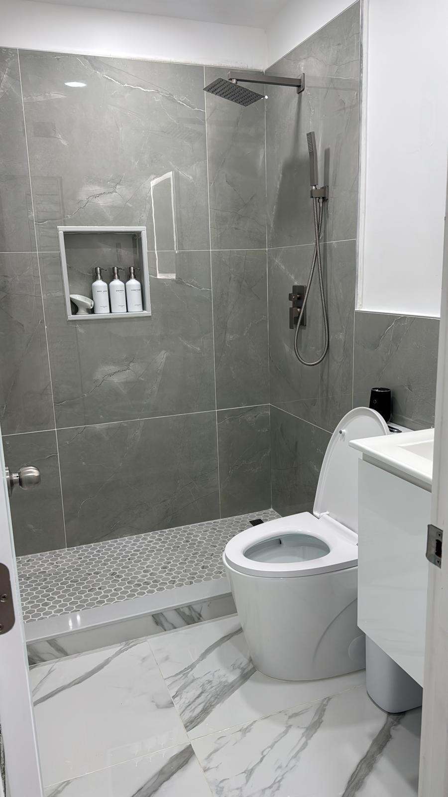 Image of Plomeria general , destupicion de todo tipo , remodelaciones de baños . in Miami