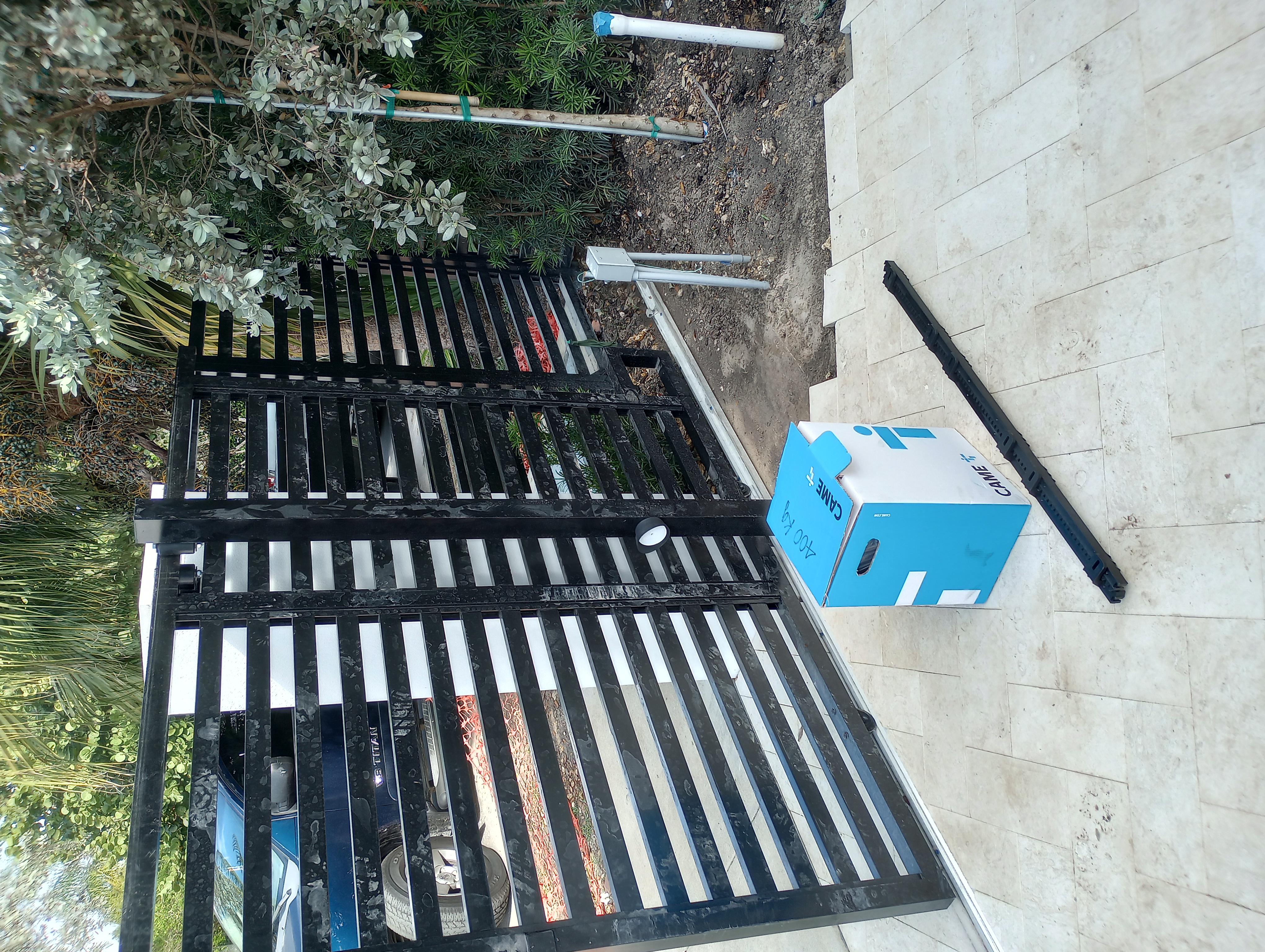 Image of Puertas de garage Residencial y Comercial ,Residential and Commercial Garage Doors in Miami-Dade, Broward-caunty, Wes palm