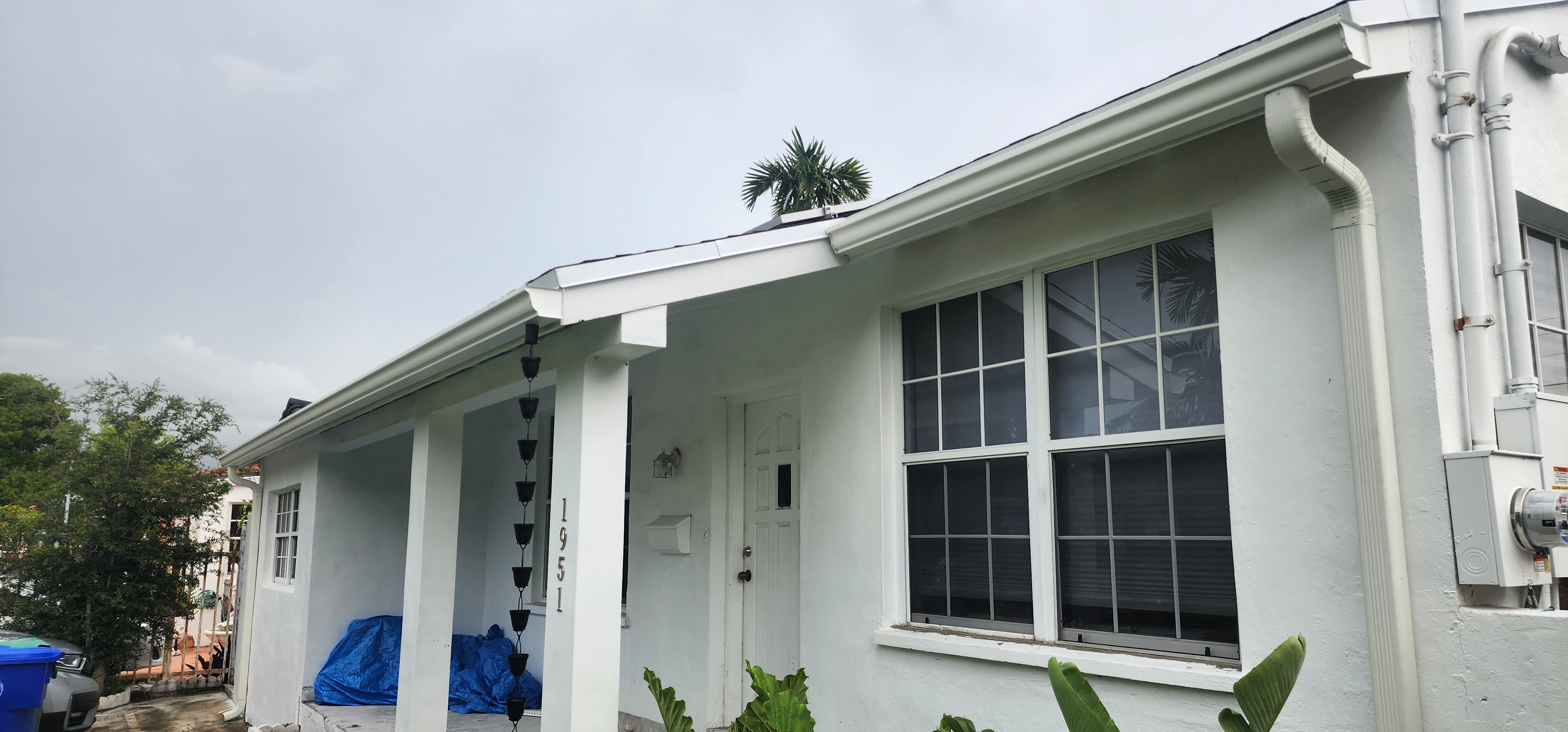 Image of Gutters service Servicio de Canales de Lluvia in Hollywood