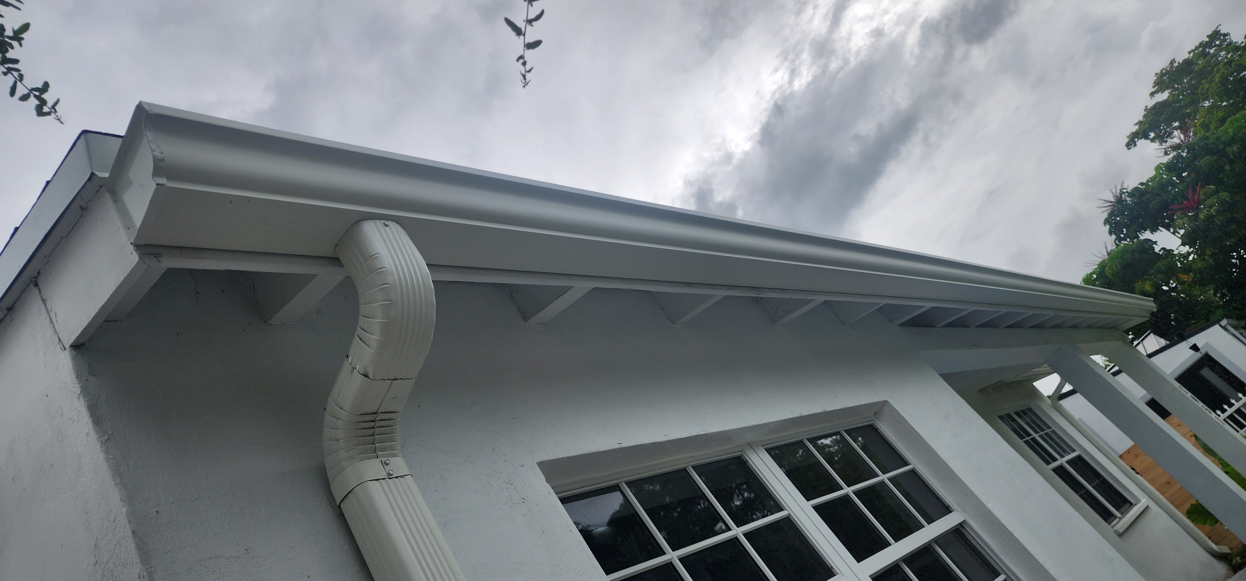 Image of Gutters service Servicio de Canales de Lluvia in Hollywood