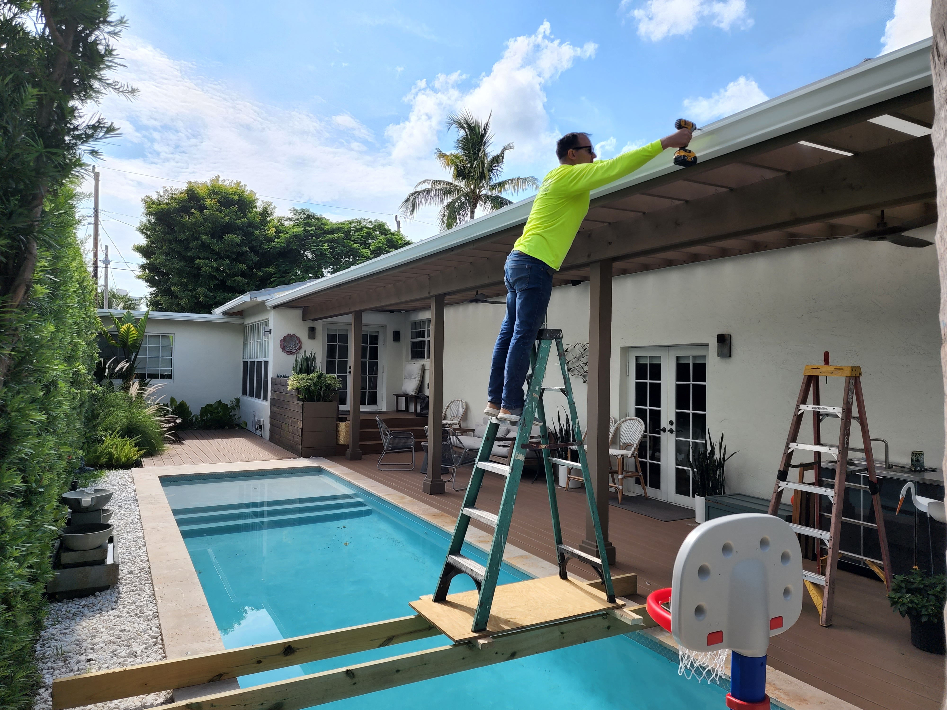 Image of Gutters service Servicio de Canales de Lluvia in Hollywood