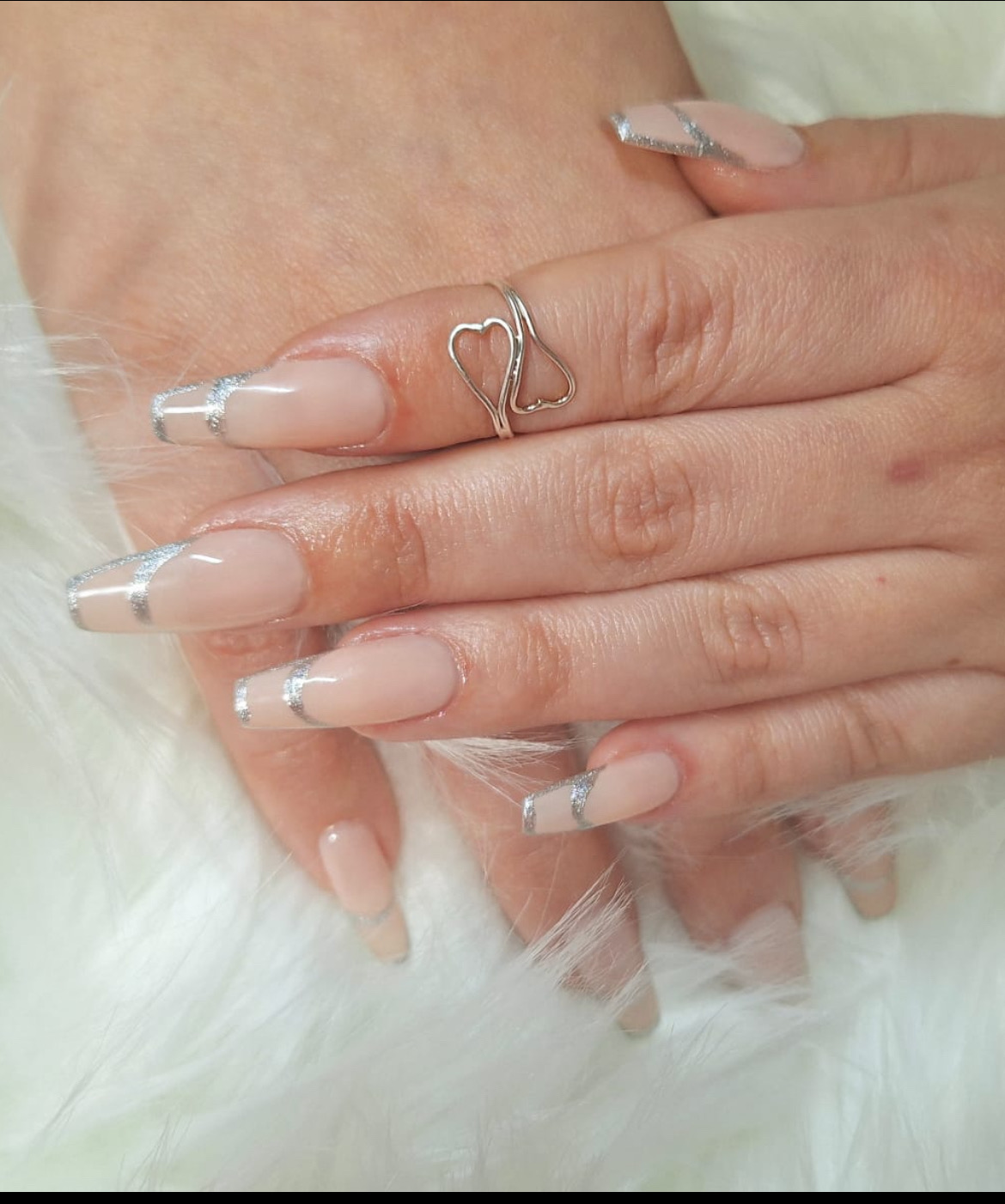 Image of Cuida tu piel con un limpieza facial y luce unas hermosas uñas in Miami