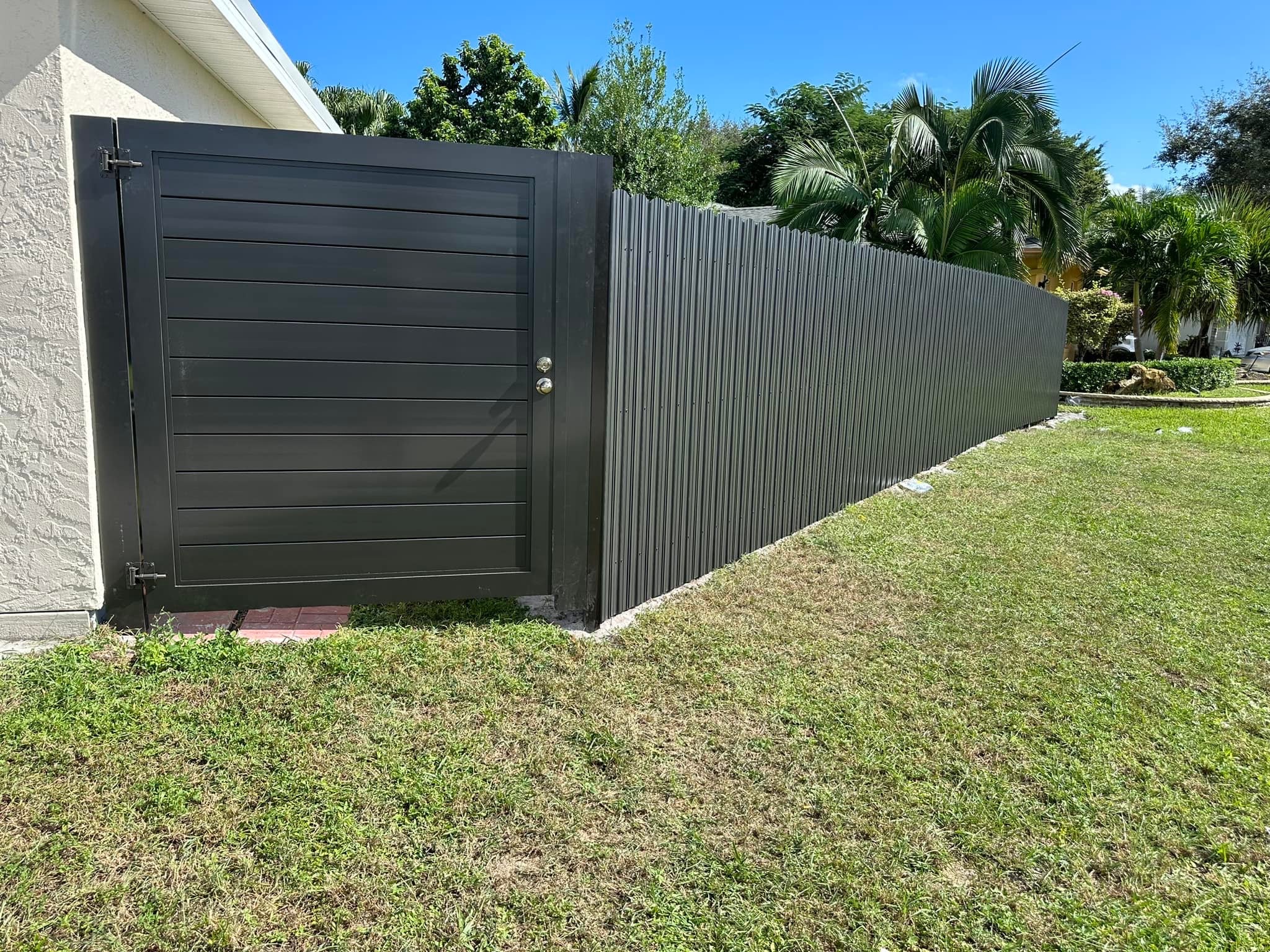 Image of Machimbrado con Durafence Bronce in Miami