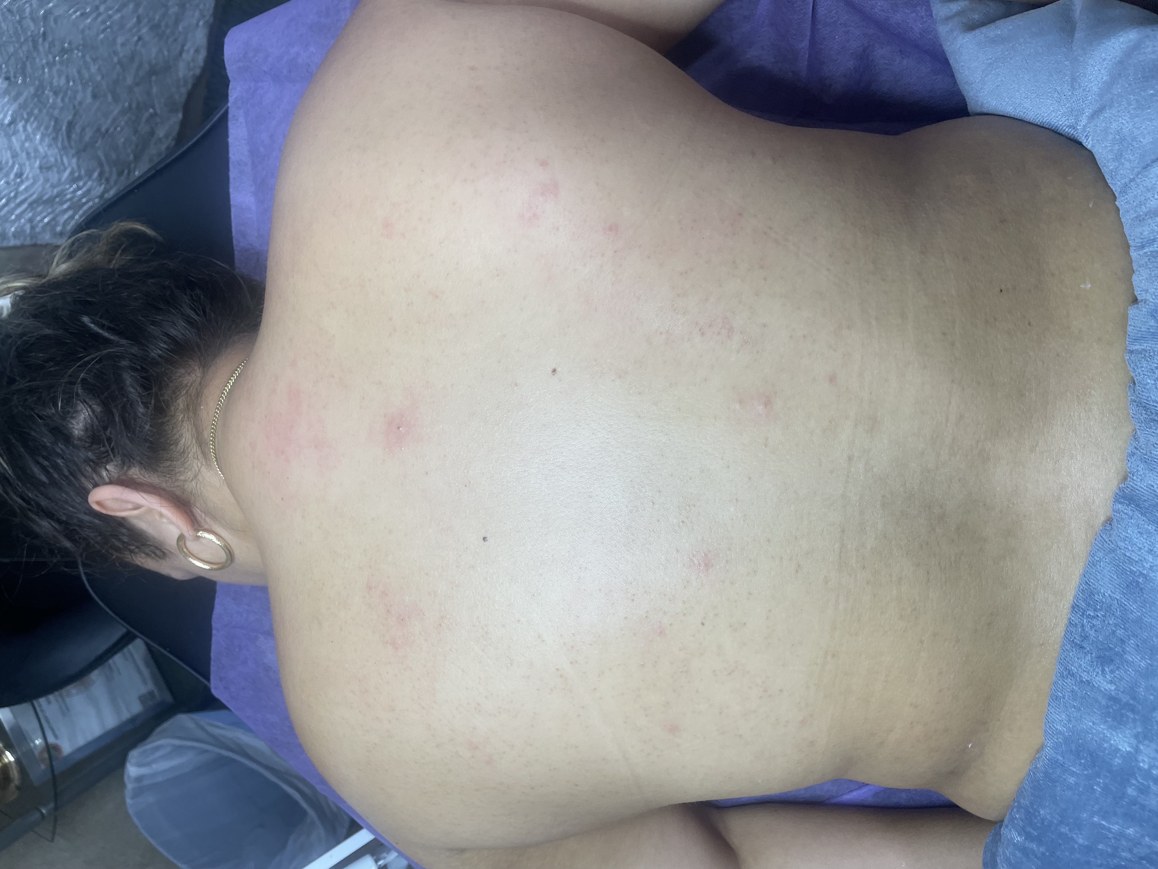 Image of Cuida tu piel con un limpieza facial y luce unas hermosas uñas in Miami