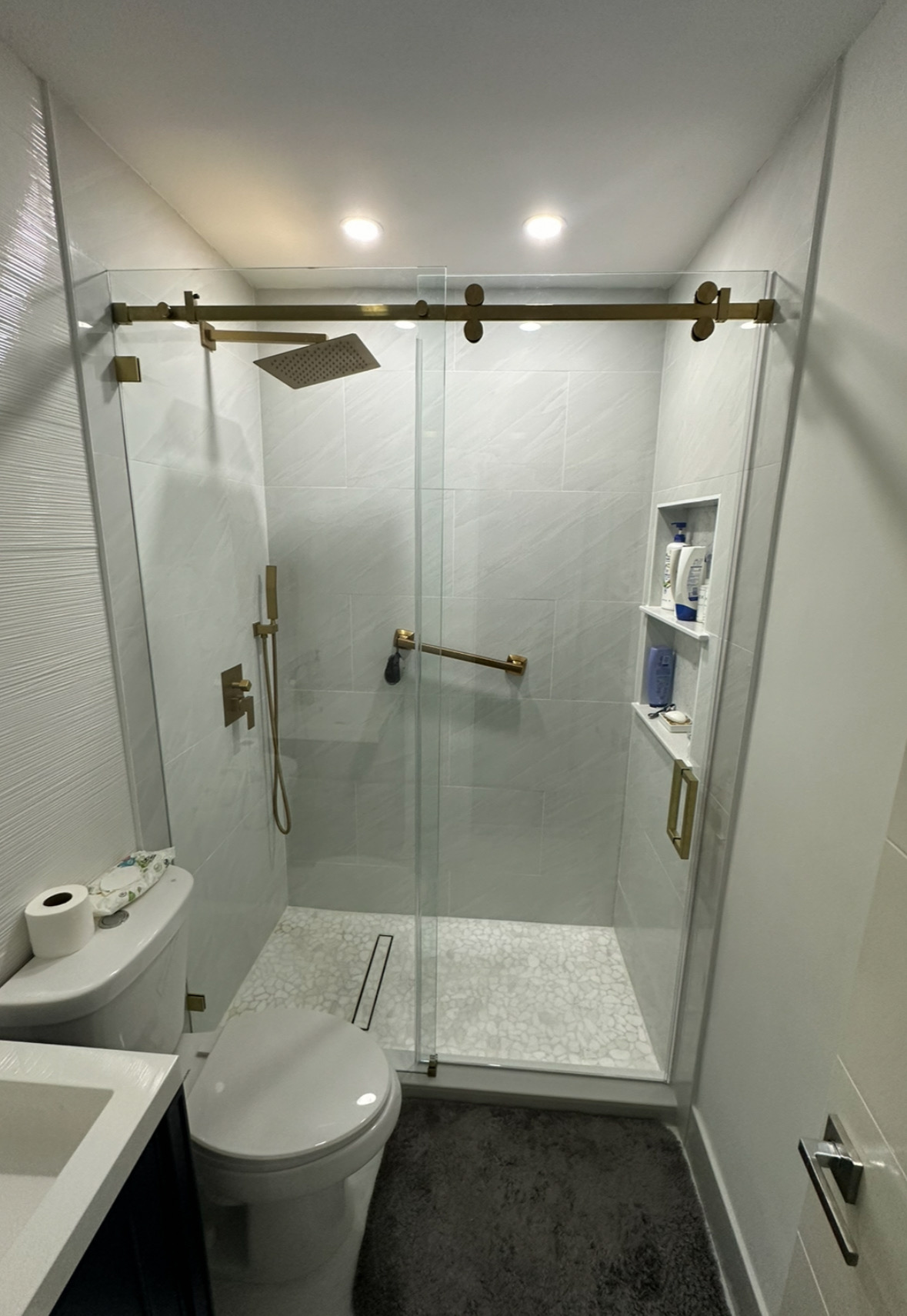 Image of glass shower door in Miami