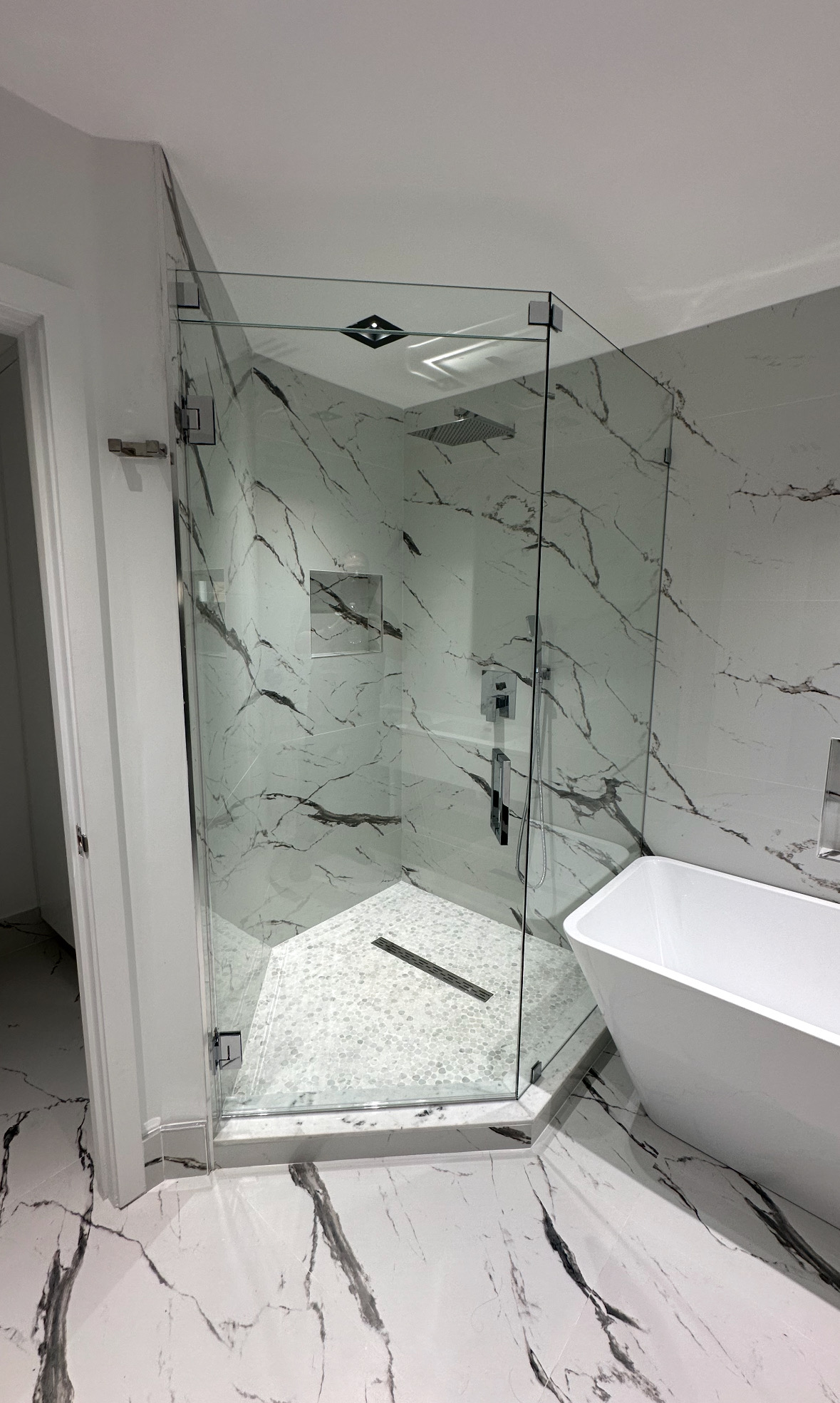 Image of glass shower door in Miami