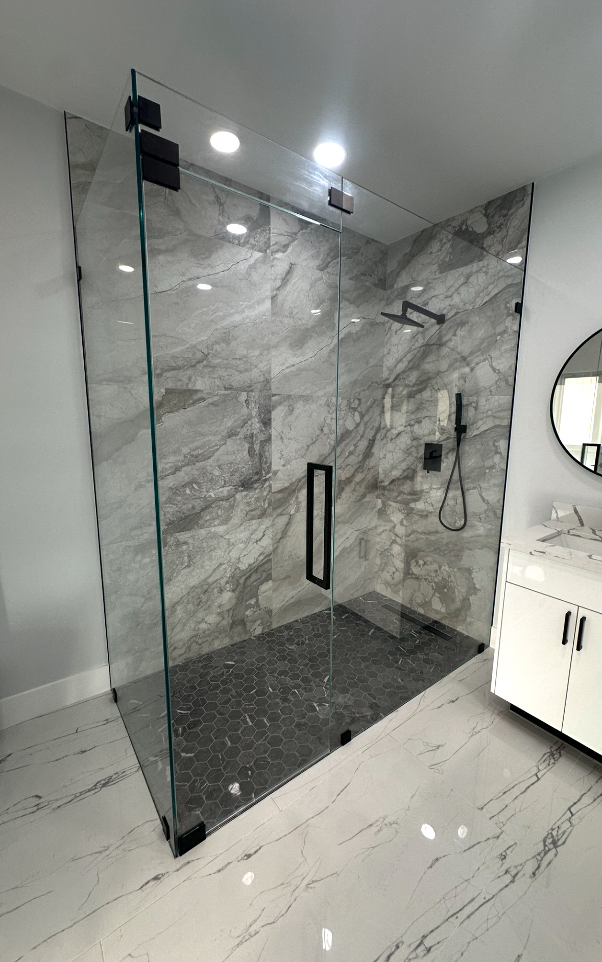 Image of glass shower door in Miami