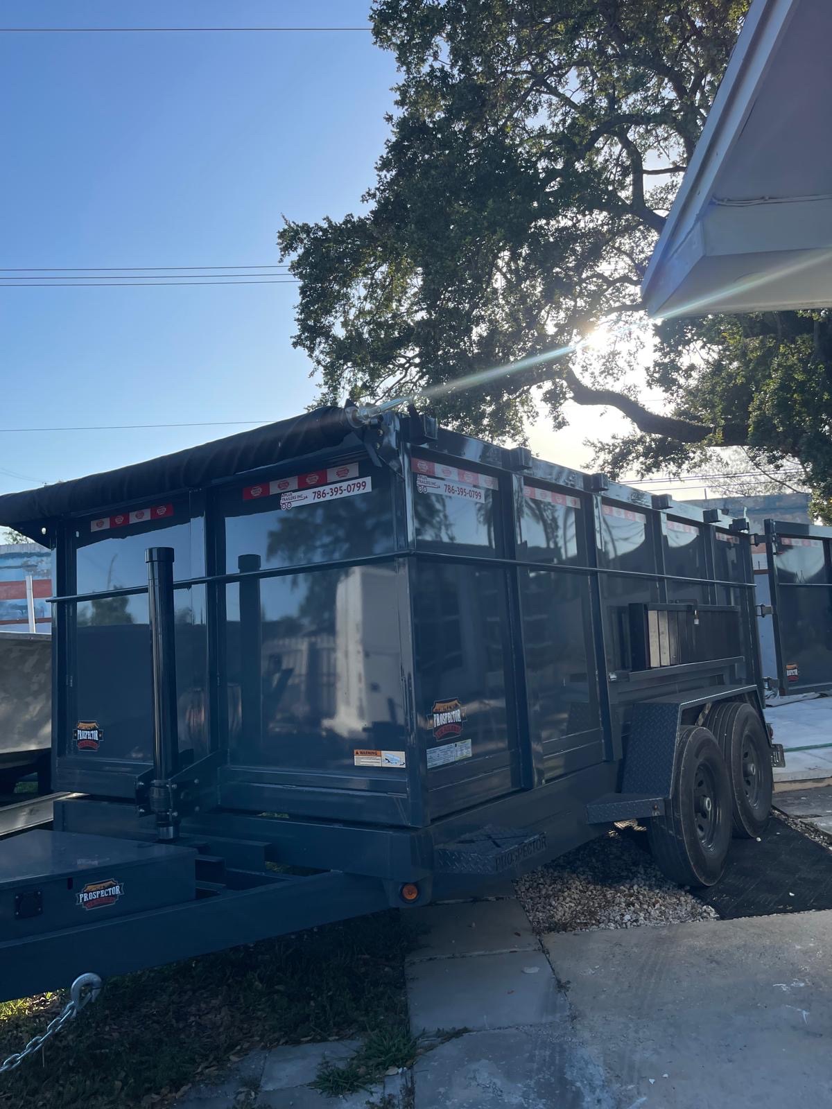 Image of Se renta tráiler in Miami