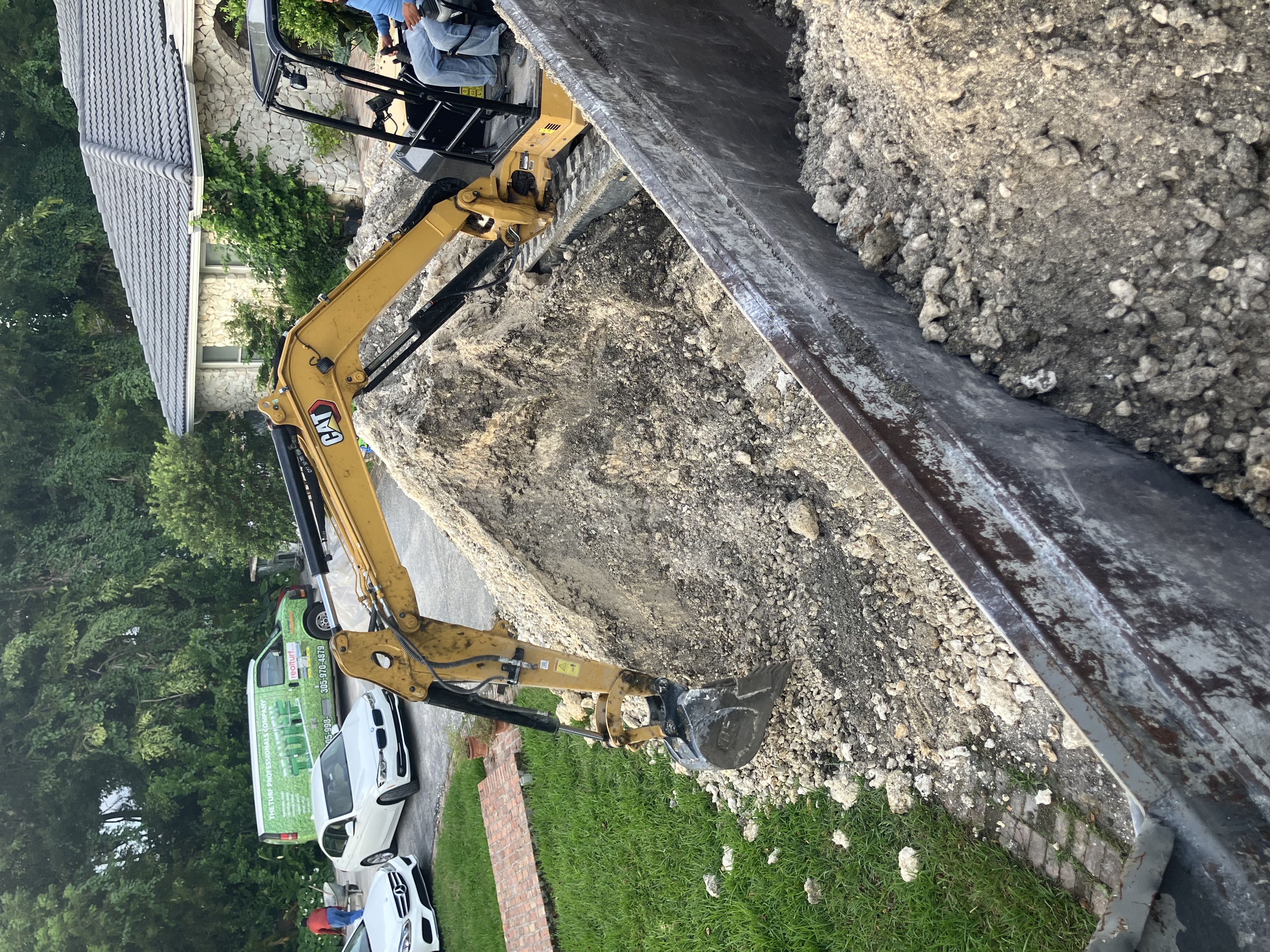 Image of dump truck and bobcat service in Miami