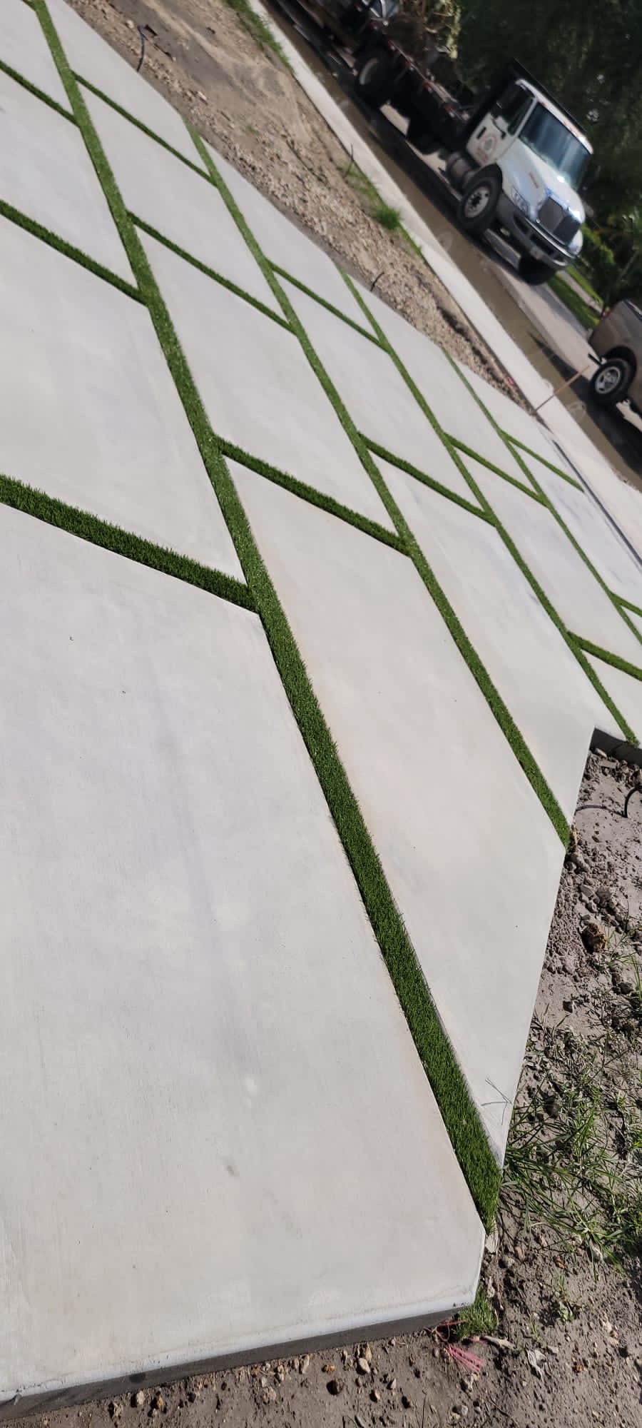 Image of CONCRETE SQUARES + ARTIFICIAL GRASS in Miami