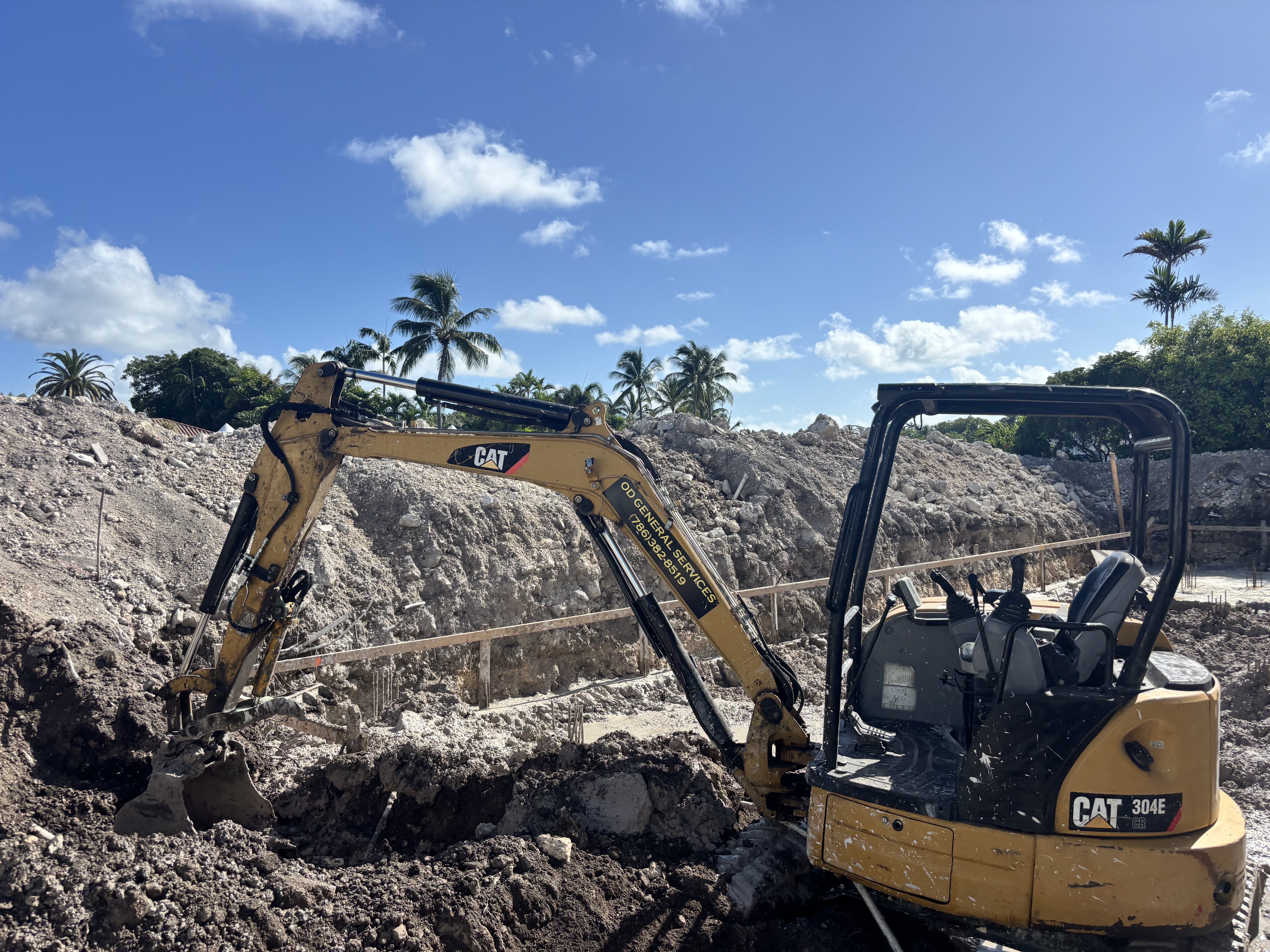 Image of heavy equipment  in miami