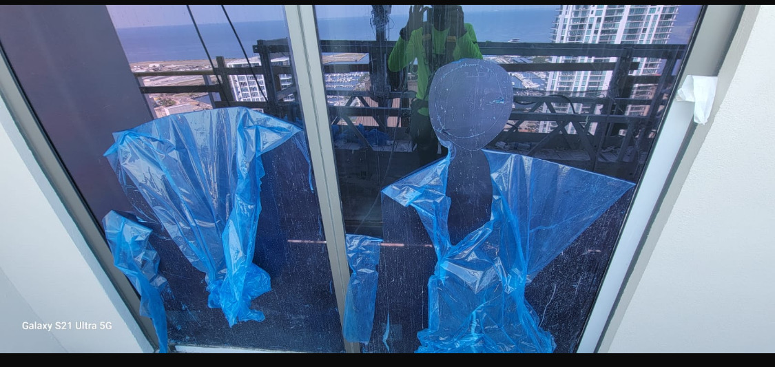 Image of high glass Windows cleaning  in Miami