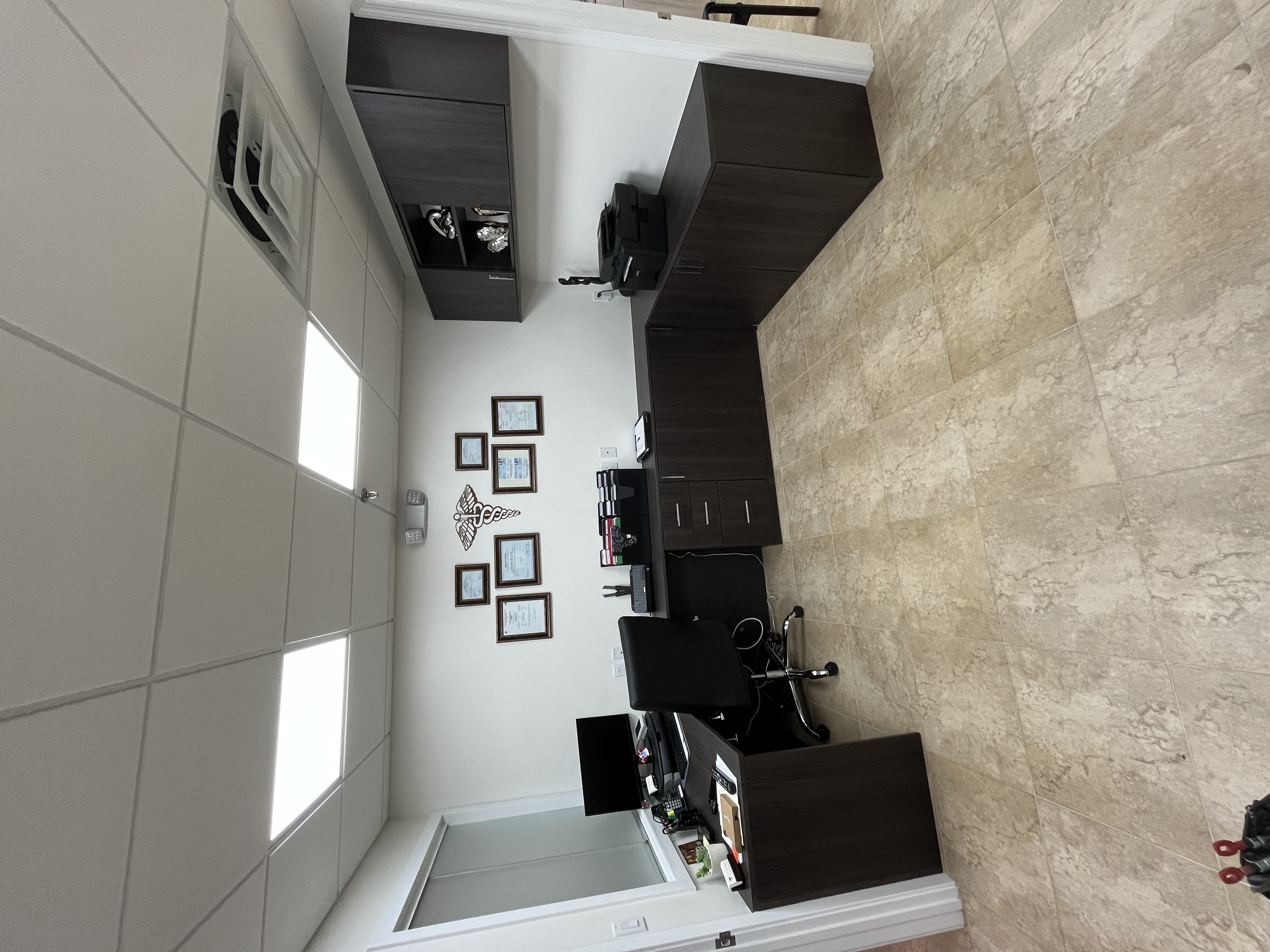 Image of trabajo de carpinteria para ese espacio que necesita un cambio in Miami