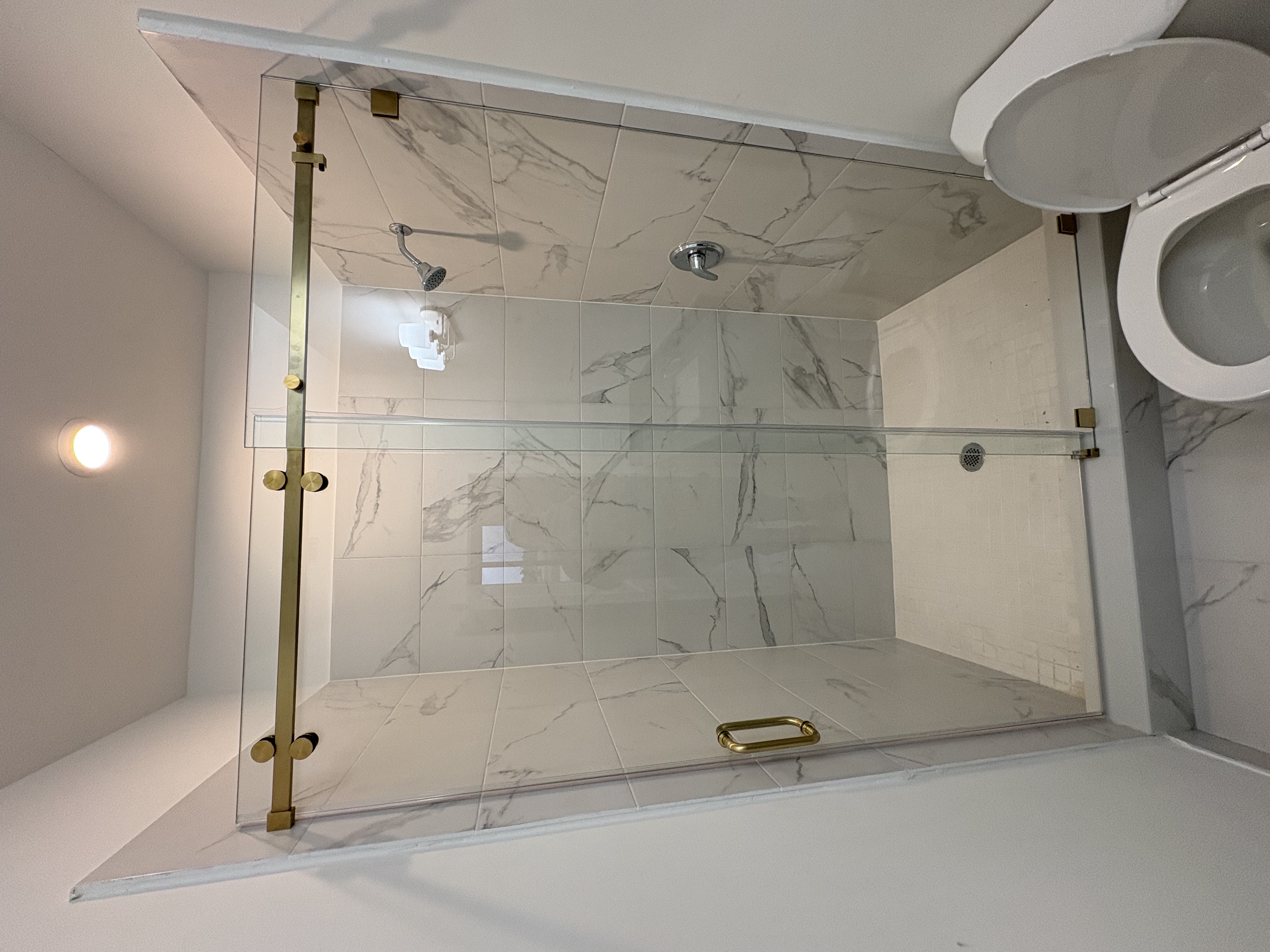 Image of PUERTAS DE CRISTAL PARA TU BAÑO/ SHOWER DOOR in Miami