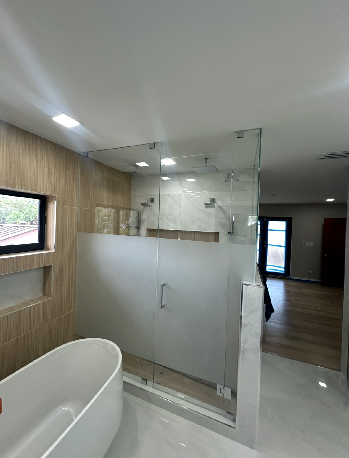 Image of glass shower door in Miami