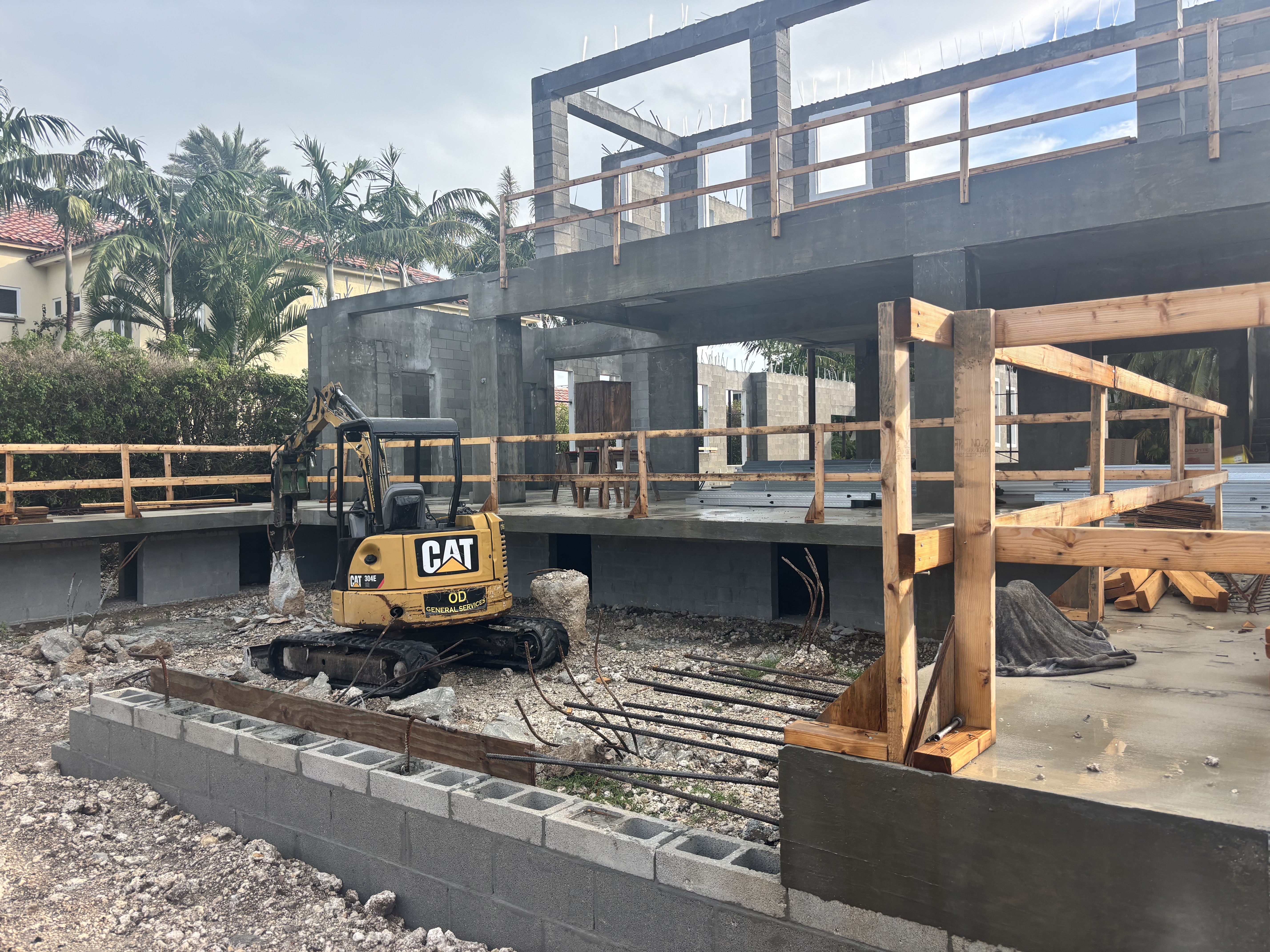 Image of heavy equipment  in miami