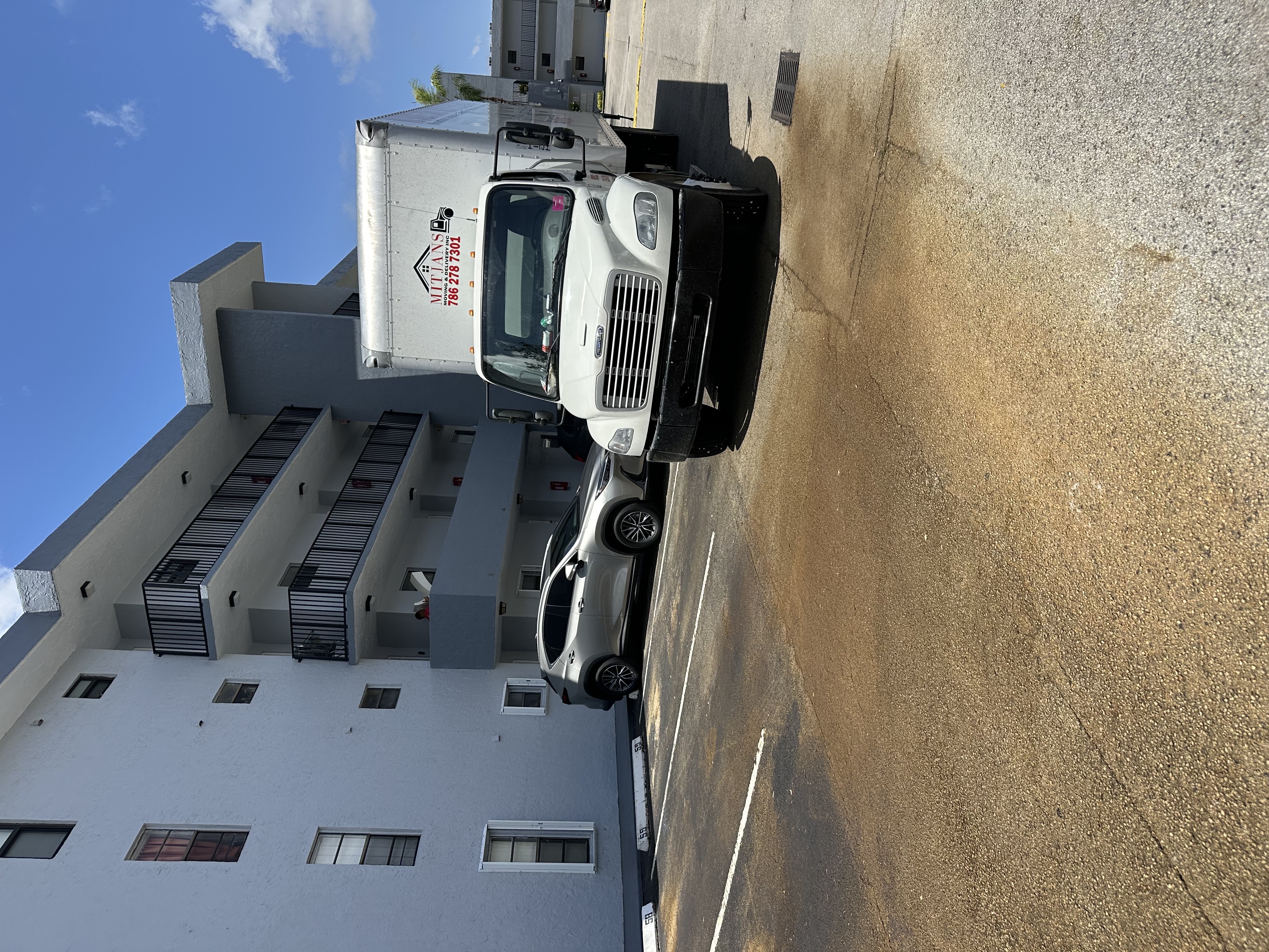 Image of Mitjans Mudanzas Delivery in Miami