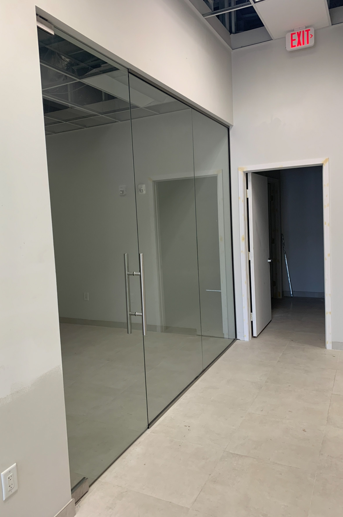 Image of glass shower door in Miami