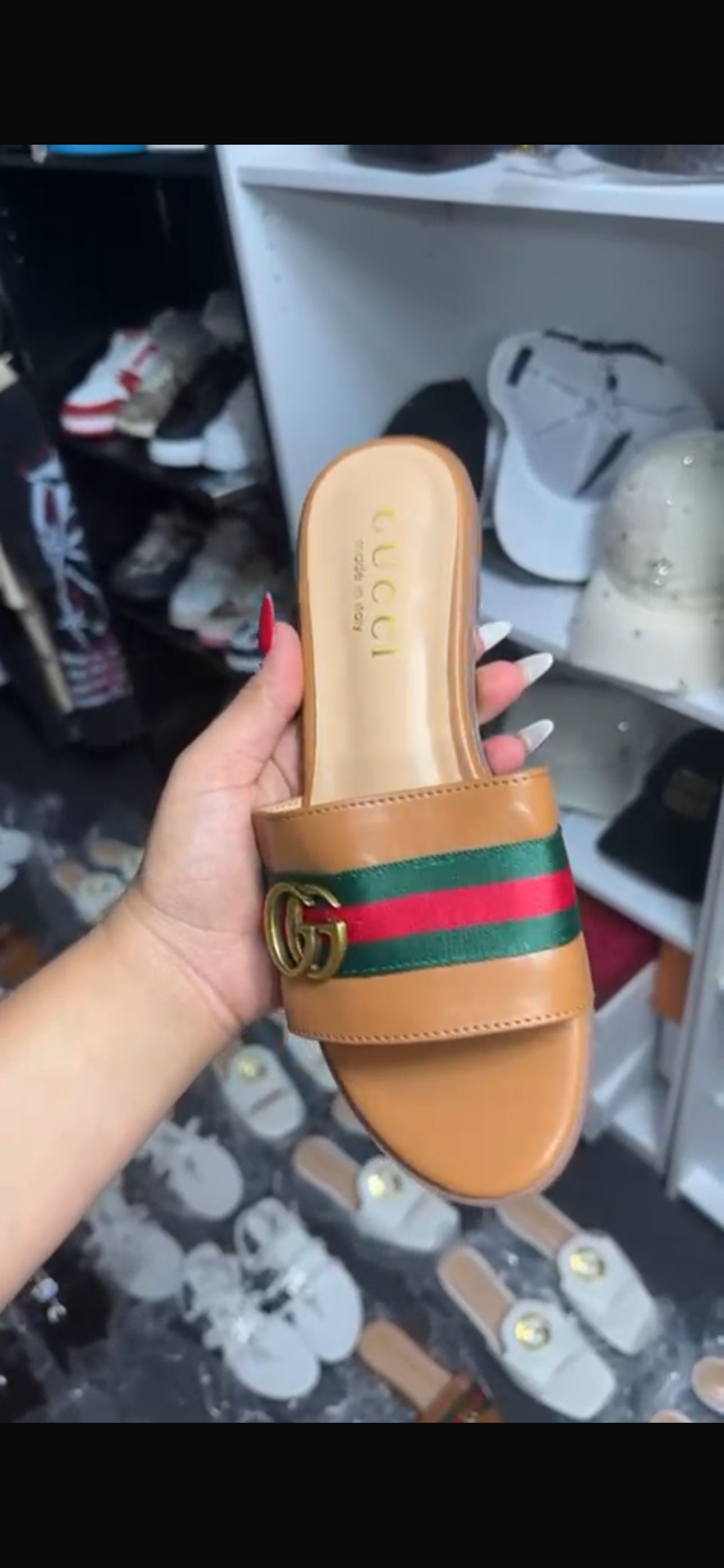 Image of Sandalias de Marca en Oferta 🩴🔥 Downtown Miami in Miami