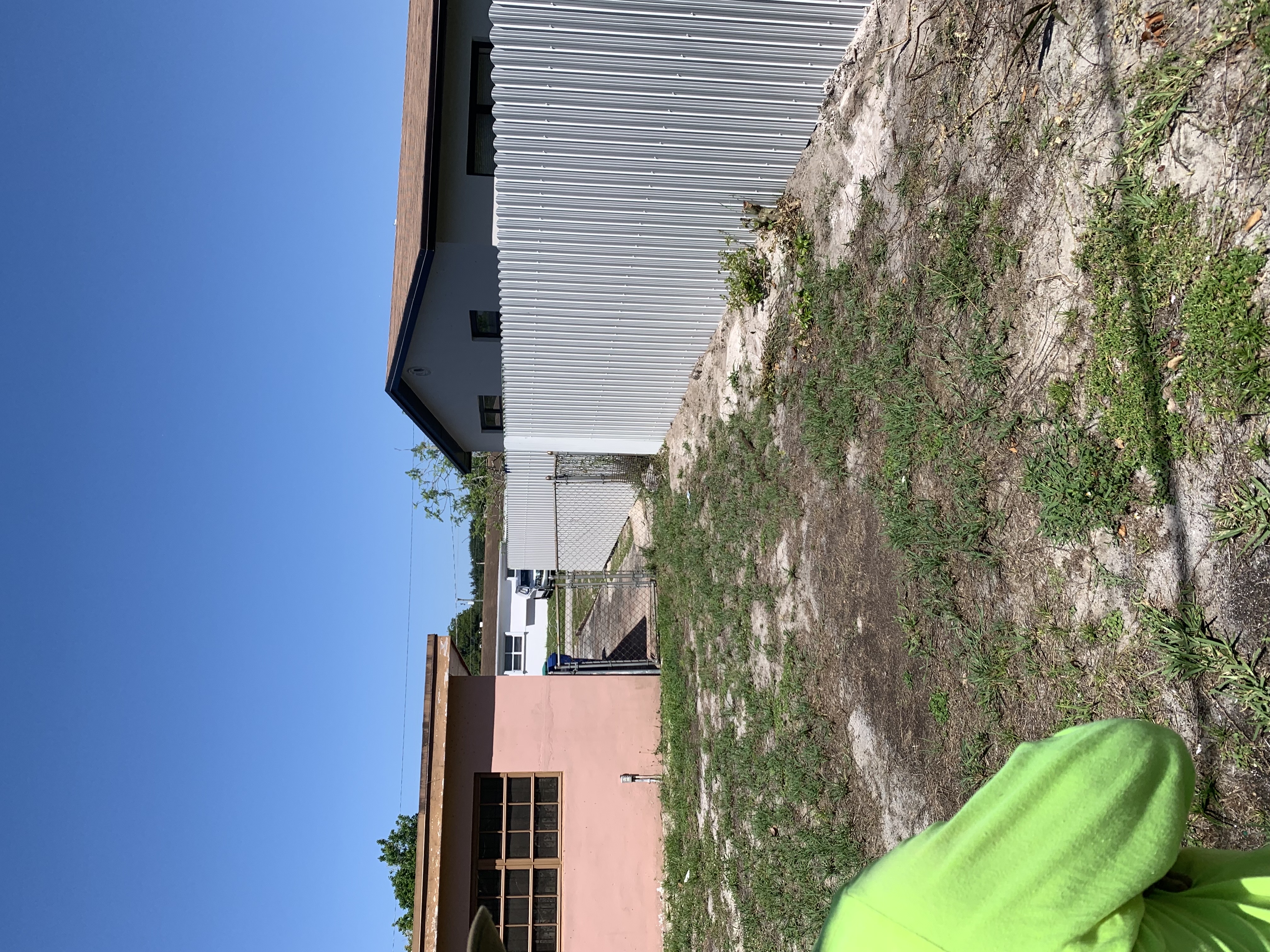 Image of nueva cerca de metal in Miami