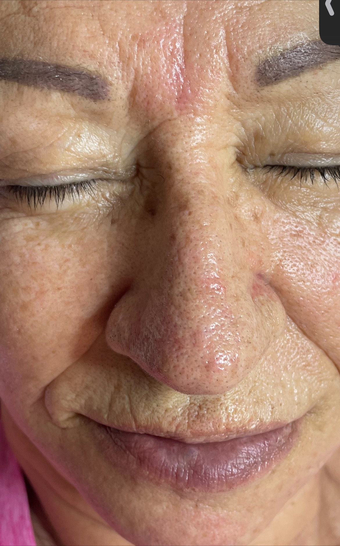 Image of Cuida tu piel con un limpieza facial y luce unas hermosas uñas in Miami