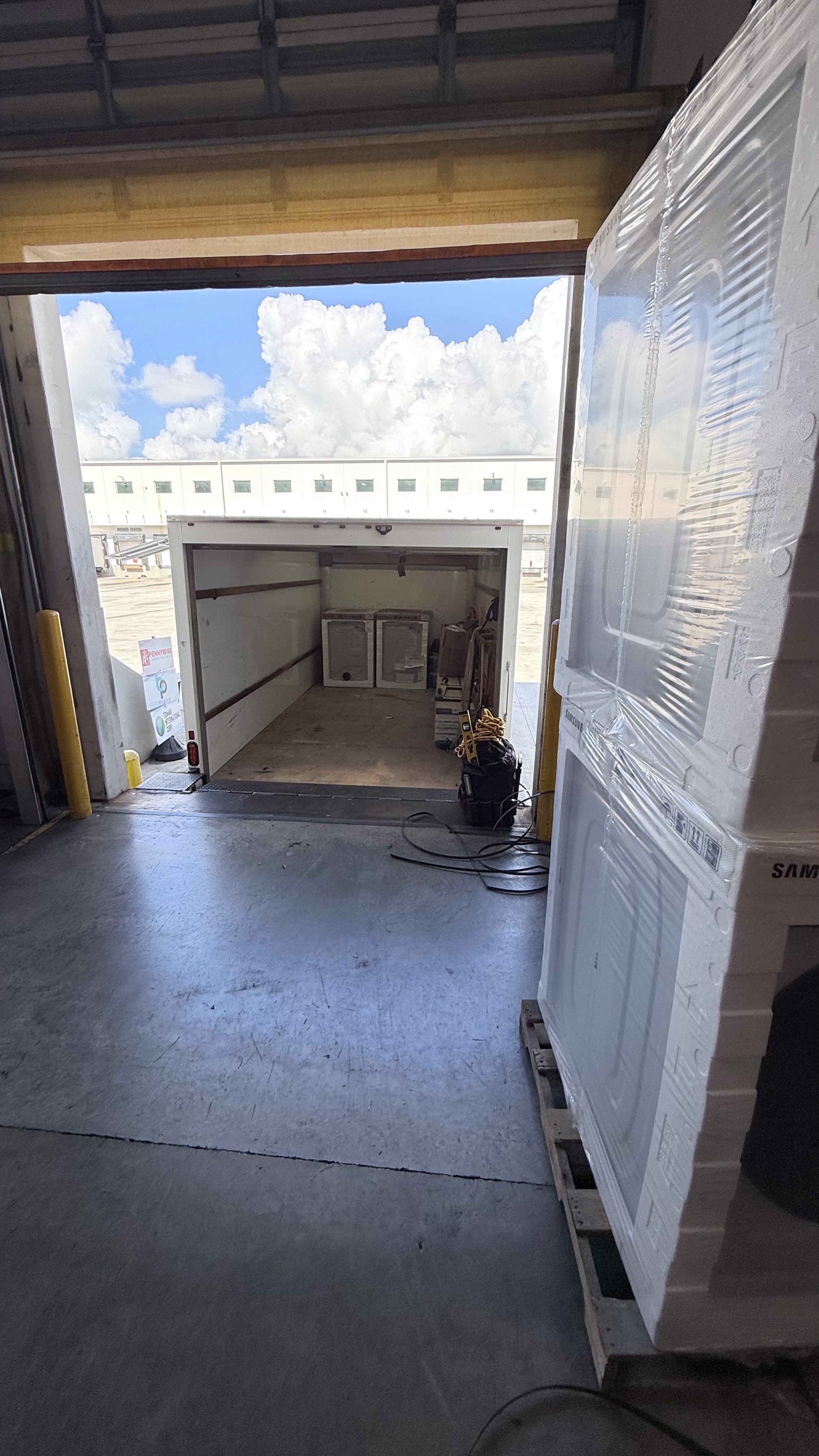 Image of GLOBE PRO SERVICES – Mudanzas, Ensamble e Instalación Profesional in Naples