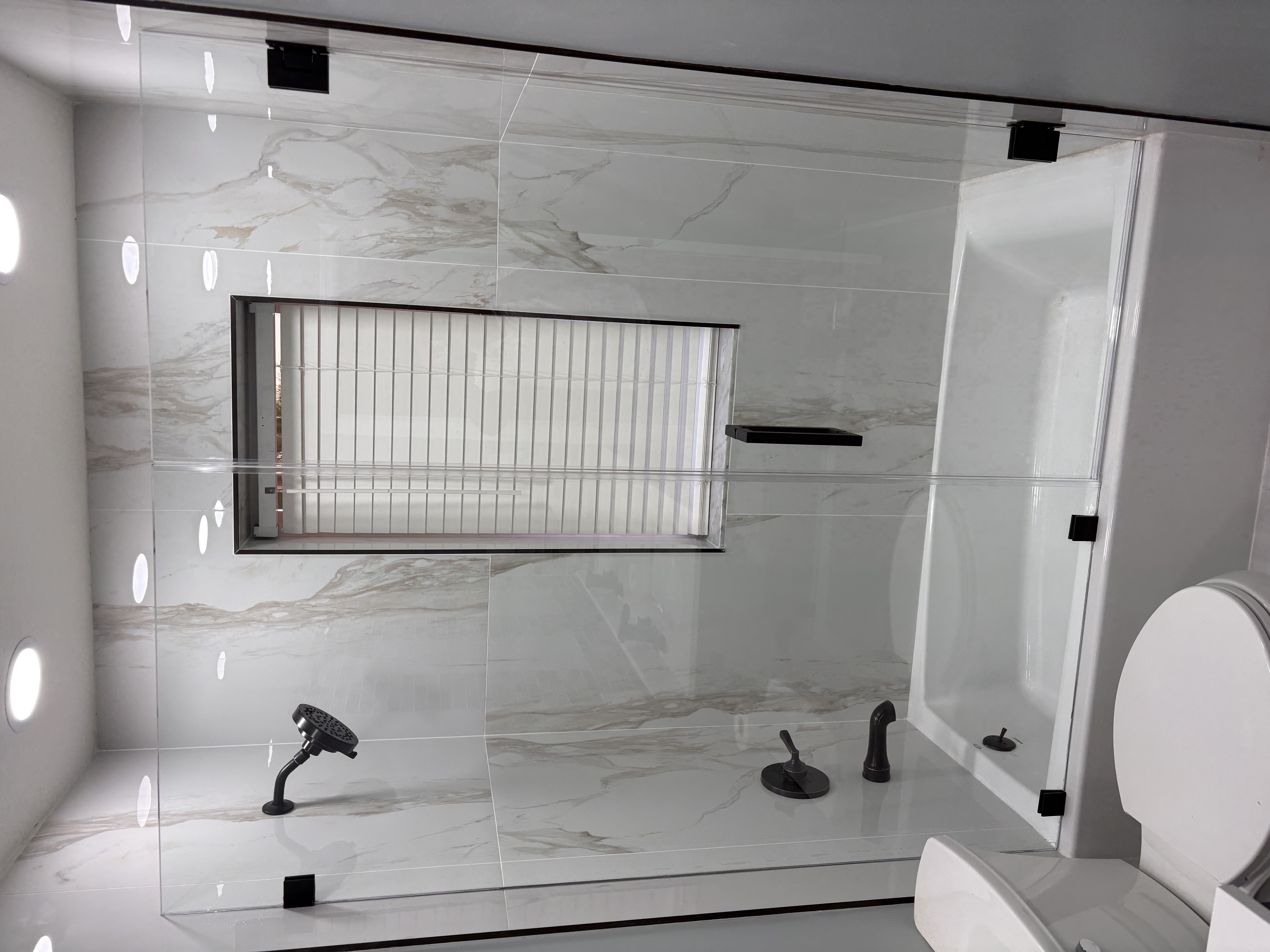 Image of PUERTAS DE CRISTAL PARA TU BAÑO/ SHOWER DOOR in Miami