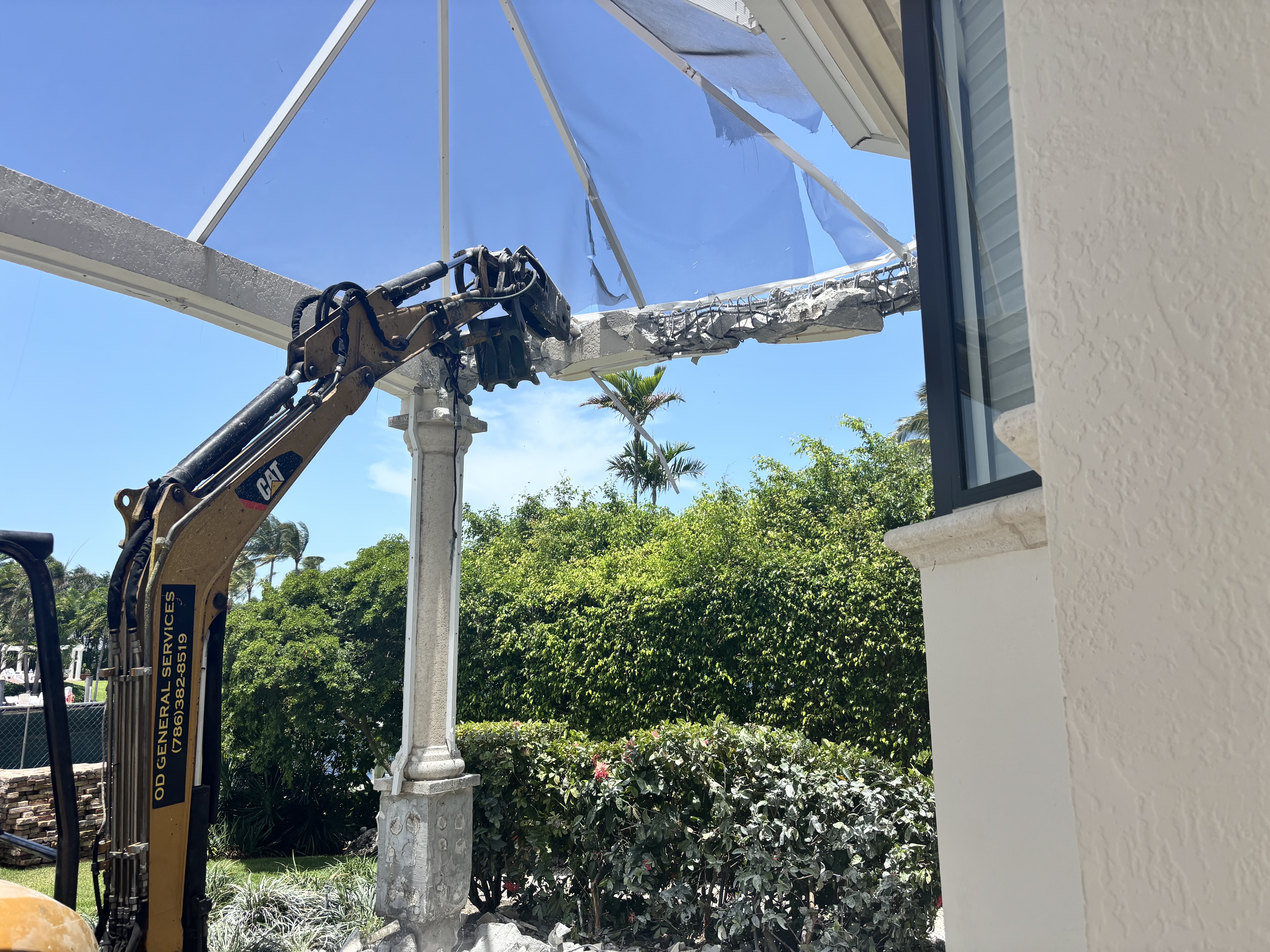 Image of heavy equipment  in miami