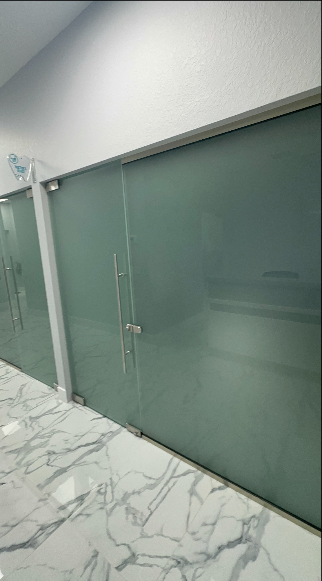 Image of glass shower door in Miami