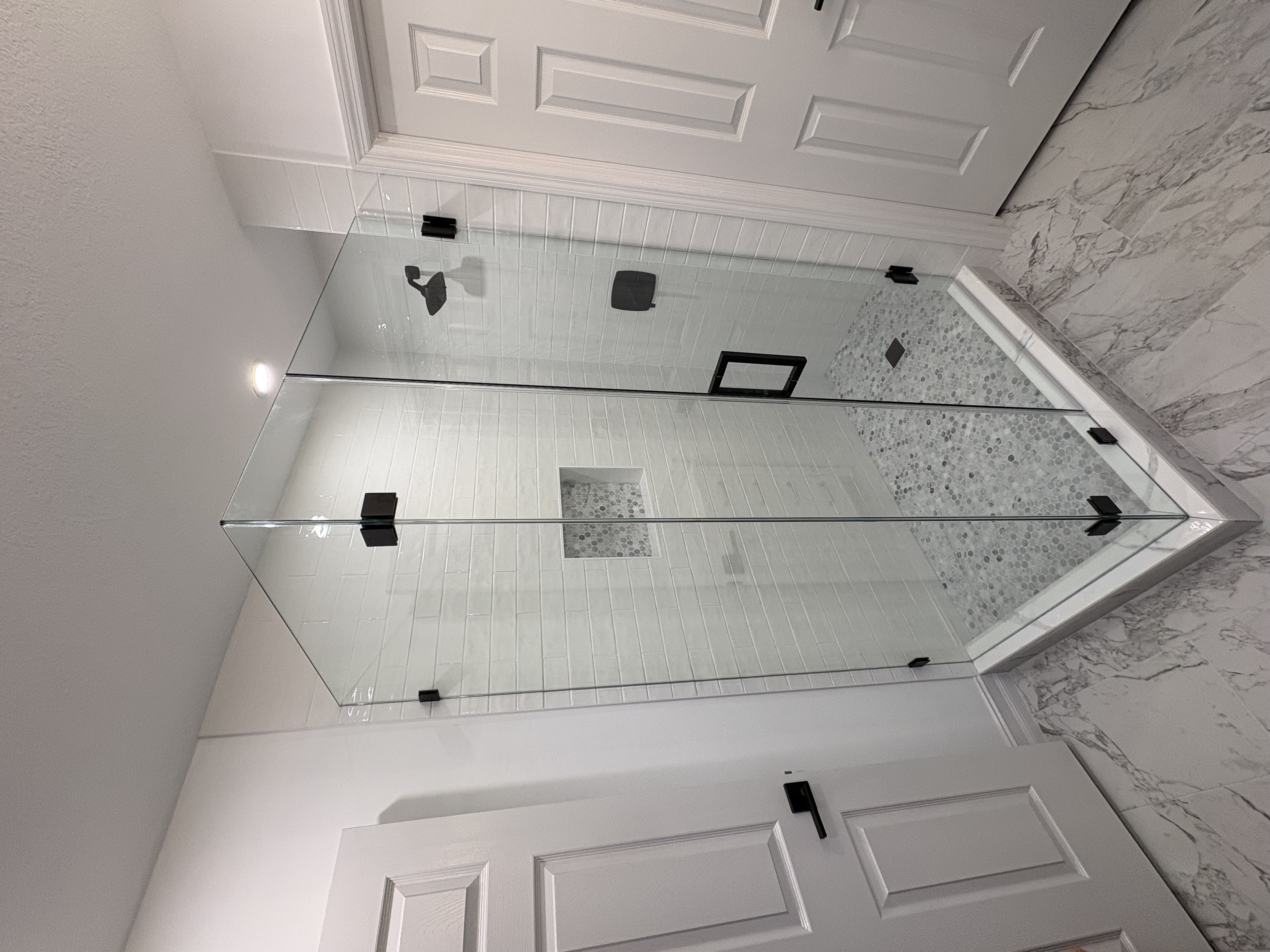 Image of PUERTAS DE CRISTAL PARA TU BAÑO/ SHOWER DOOR in Miami
