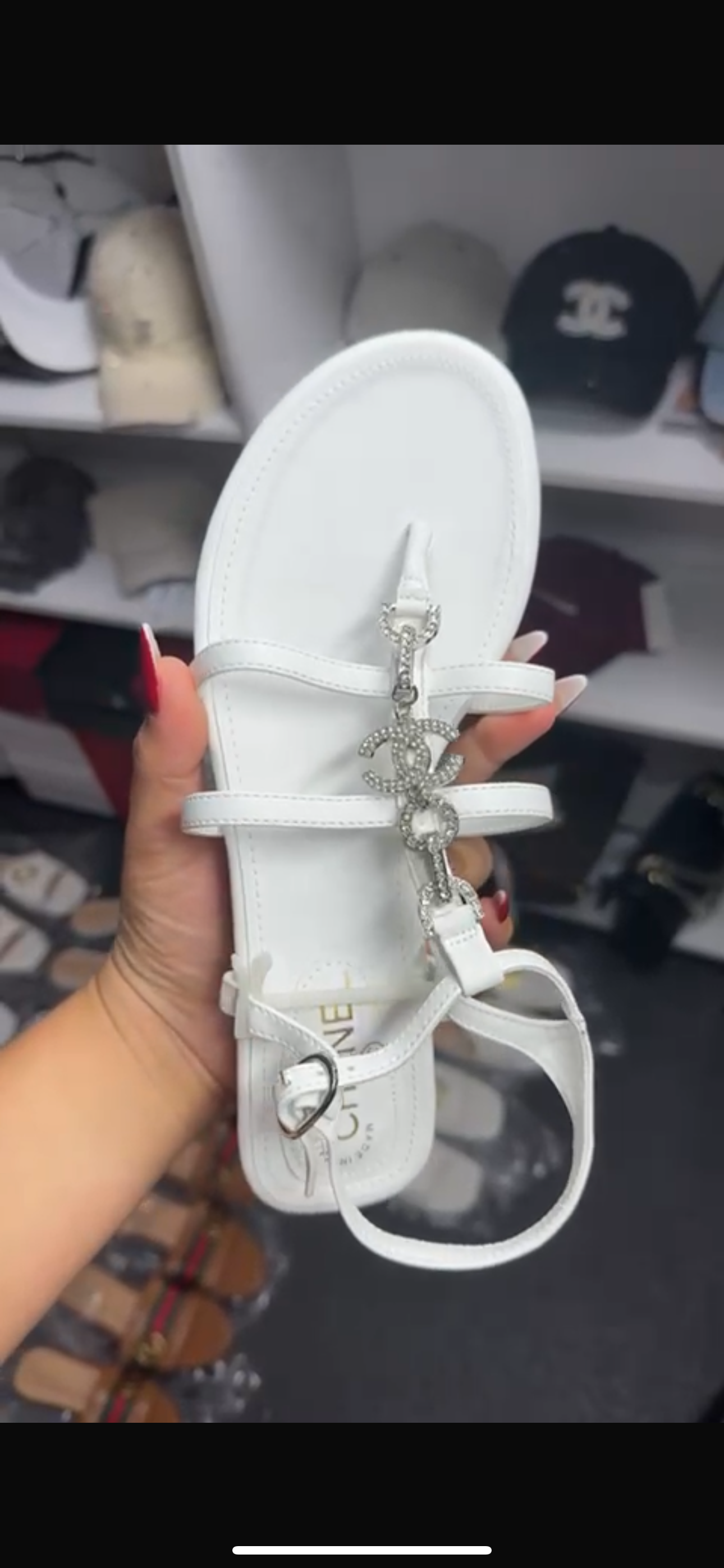 Image of Sandalias de Marca en Oferta 🩴🔥 Downtown Miami in Miami
