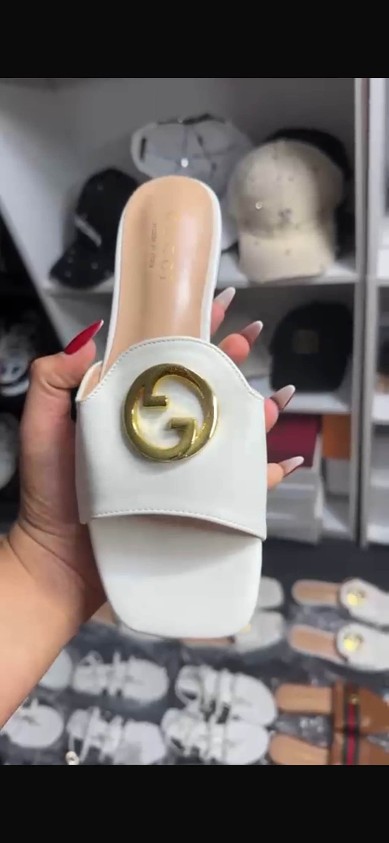 Image of Sandalias de Marca en Oferta 🩴🔥 Downtown Miami in Miami