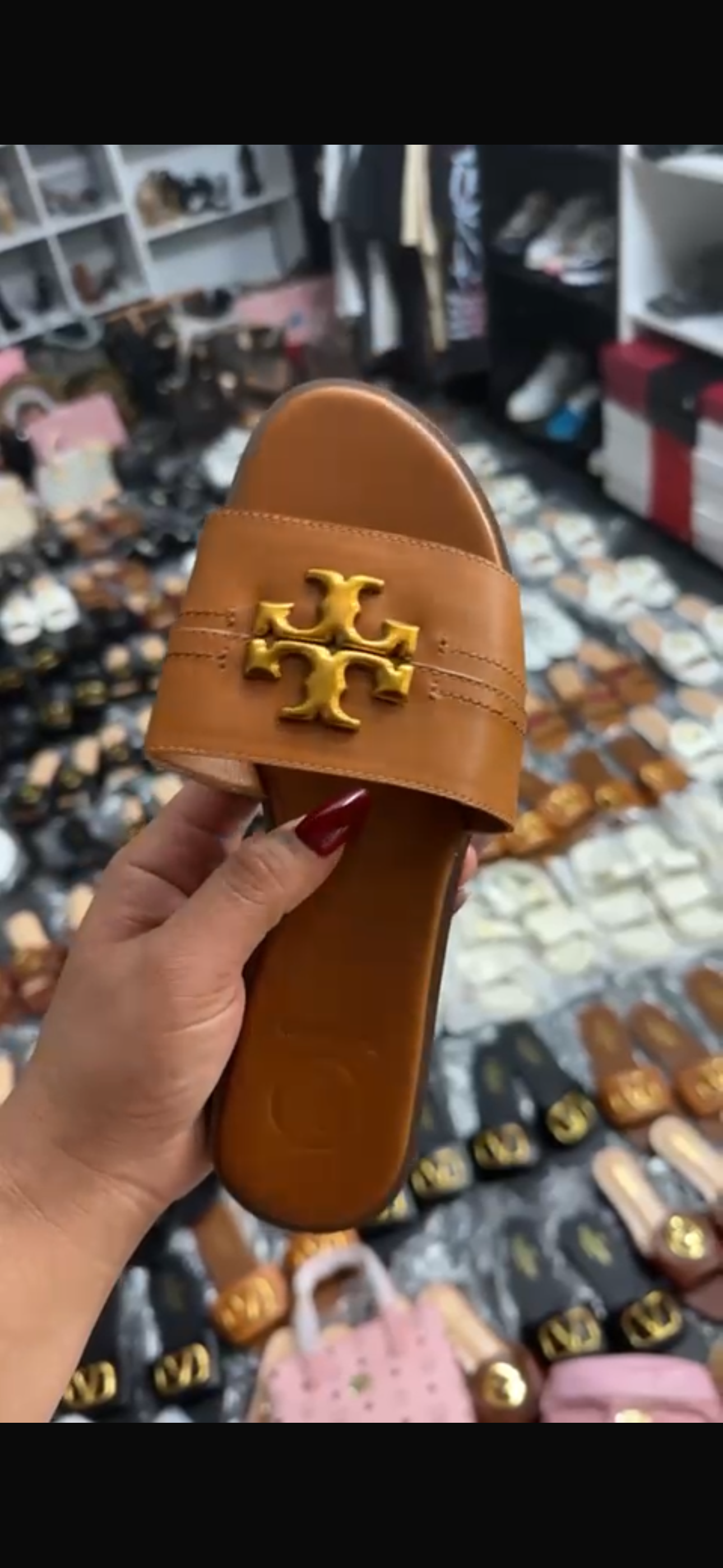 Image of Sandalias de Marca en Oferta 🩴🔥 Downtown Miami in Miami