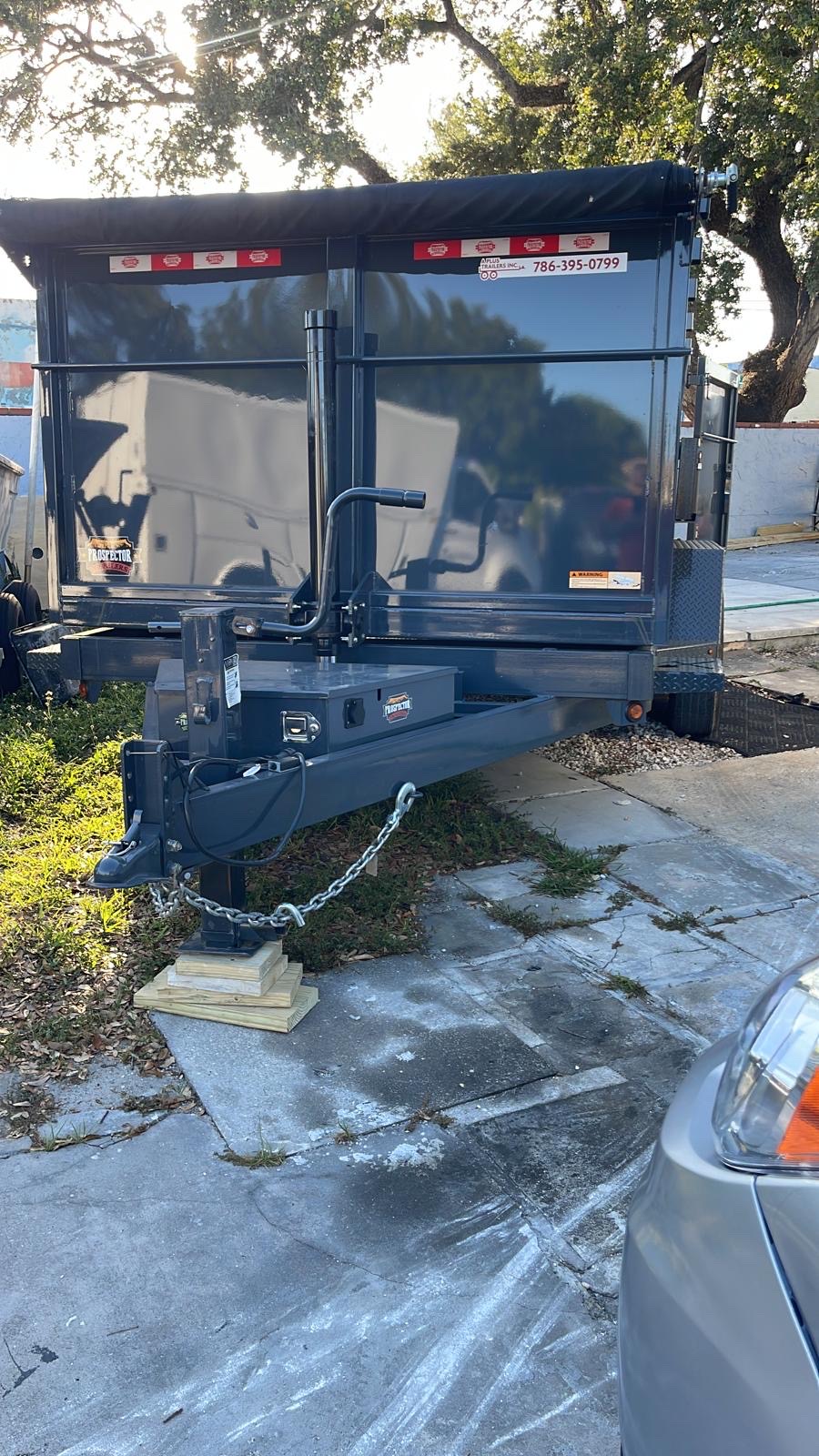 Image of Se renta tráiler in Miami