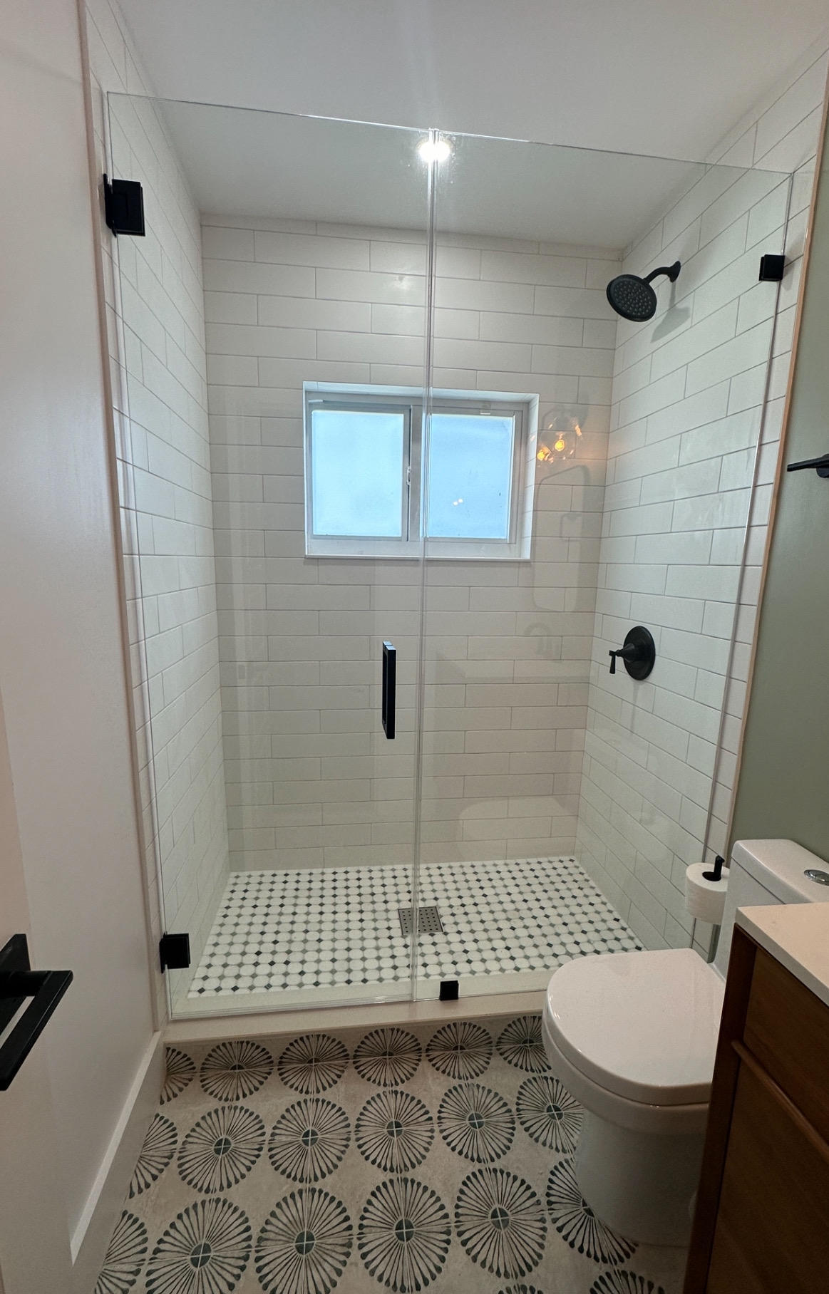 Image of glass shower door in Miami