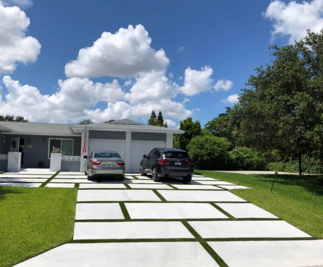 Image of CONCRETE SQUARES + ARTIFICIAL GRASS in Miami
