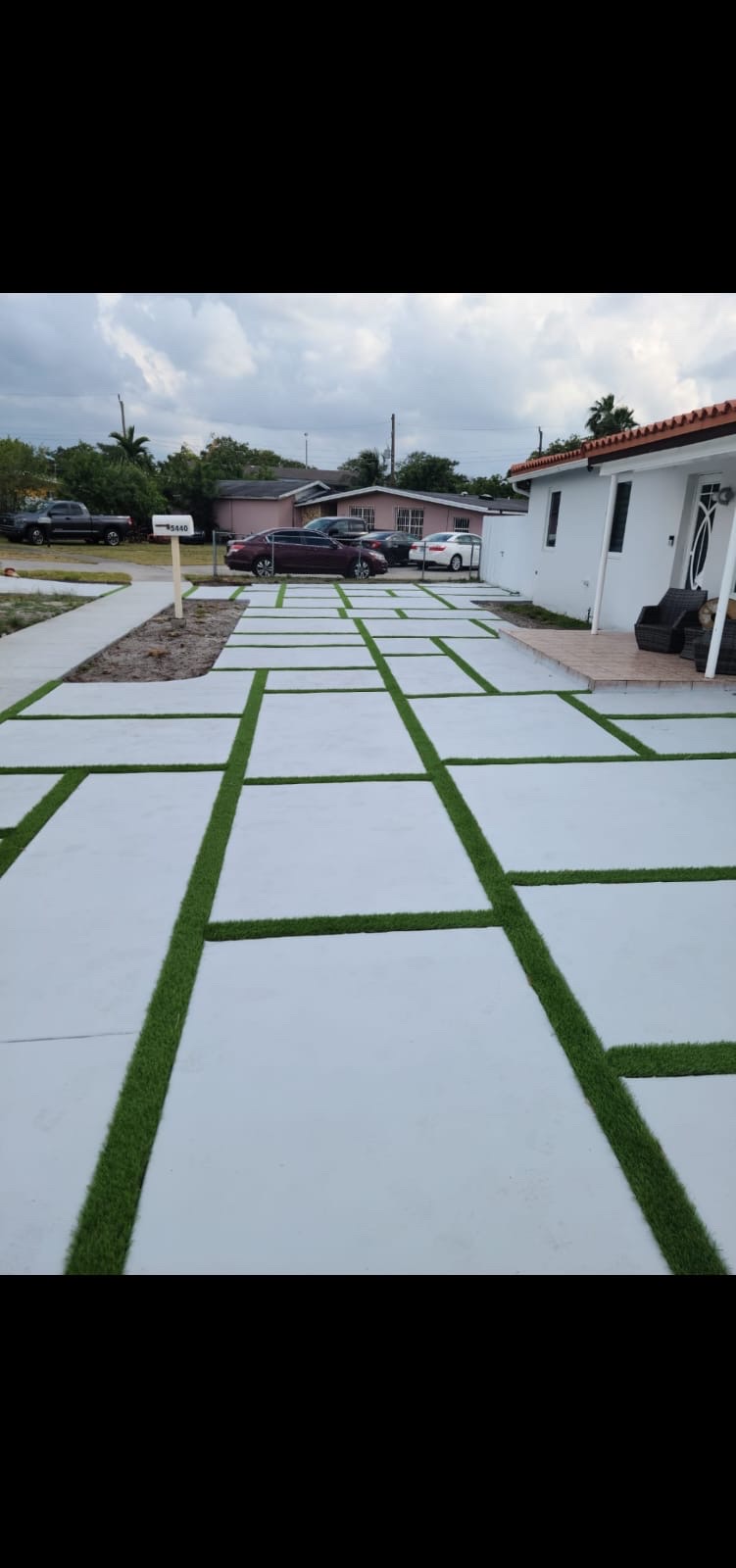 Image of CONCRETE SQUARES + ARTIFICIAL GRASS in Miami