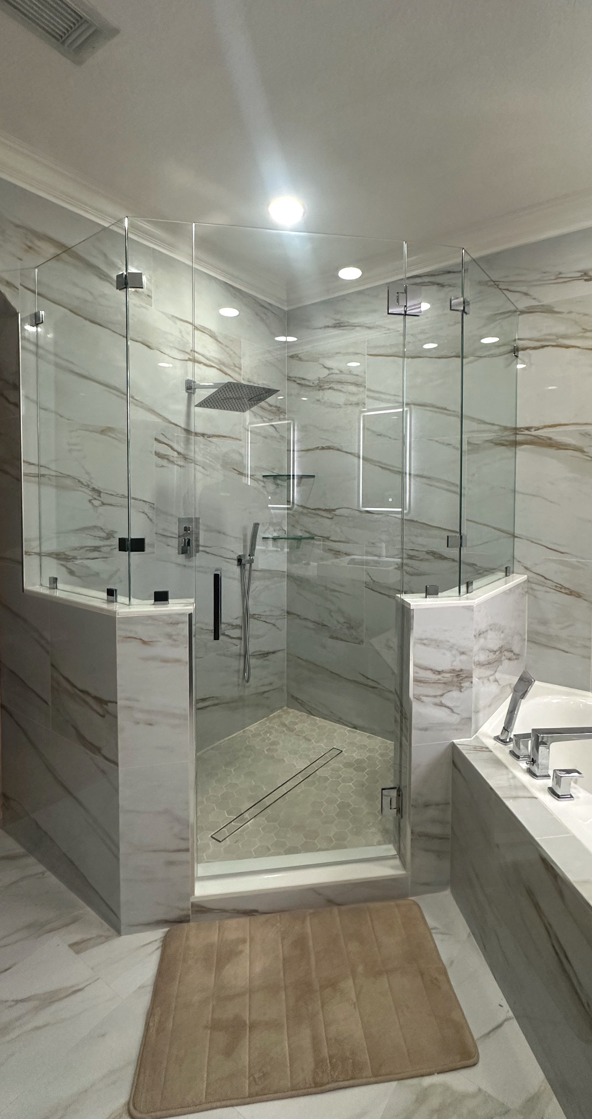 Image of glass shower door in Miami