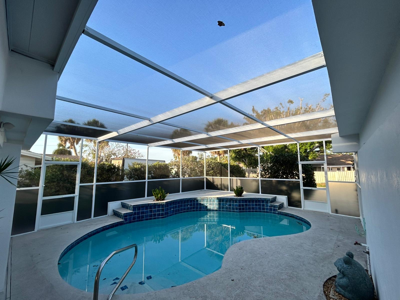Image of servicio de renovación de jaulas de piscinas in Bradenton