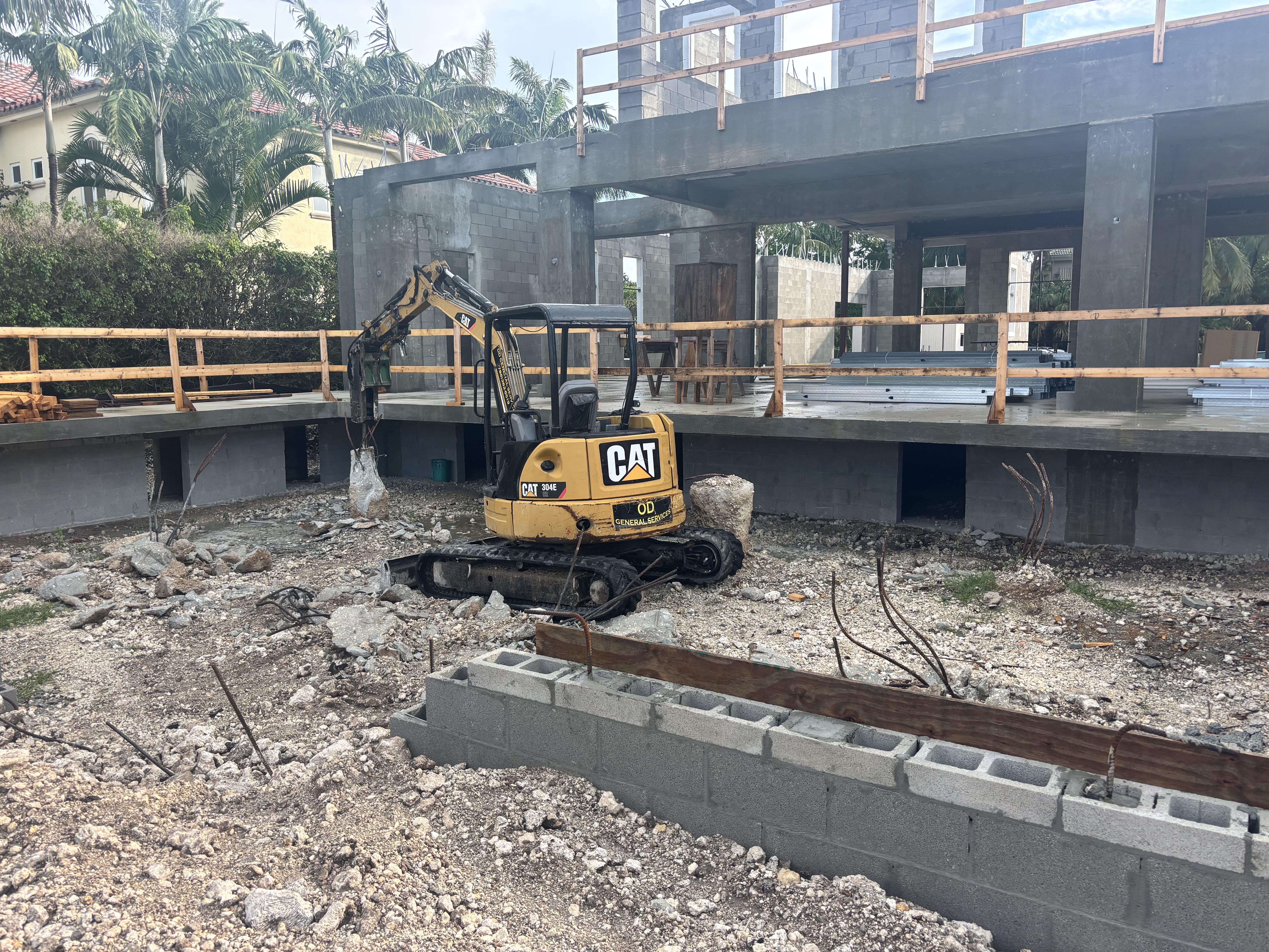 Image of heavy equipment  in miami