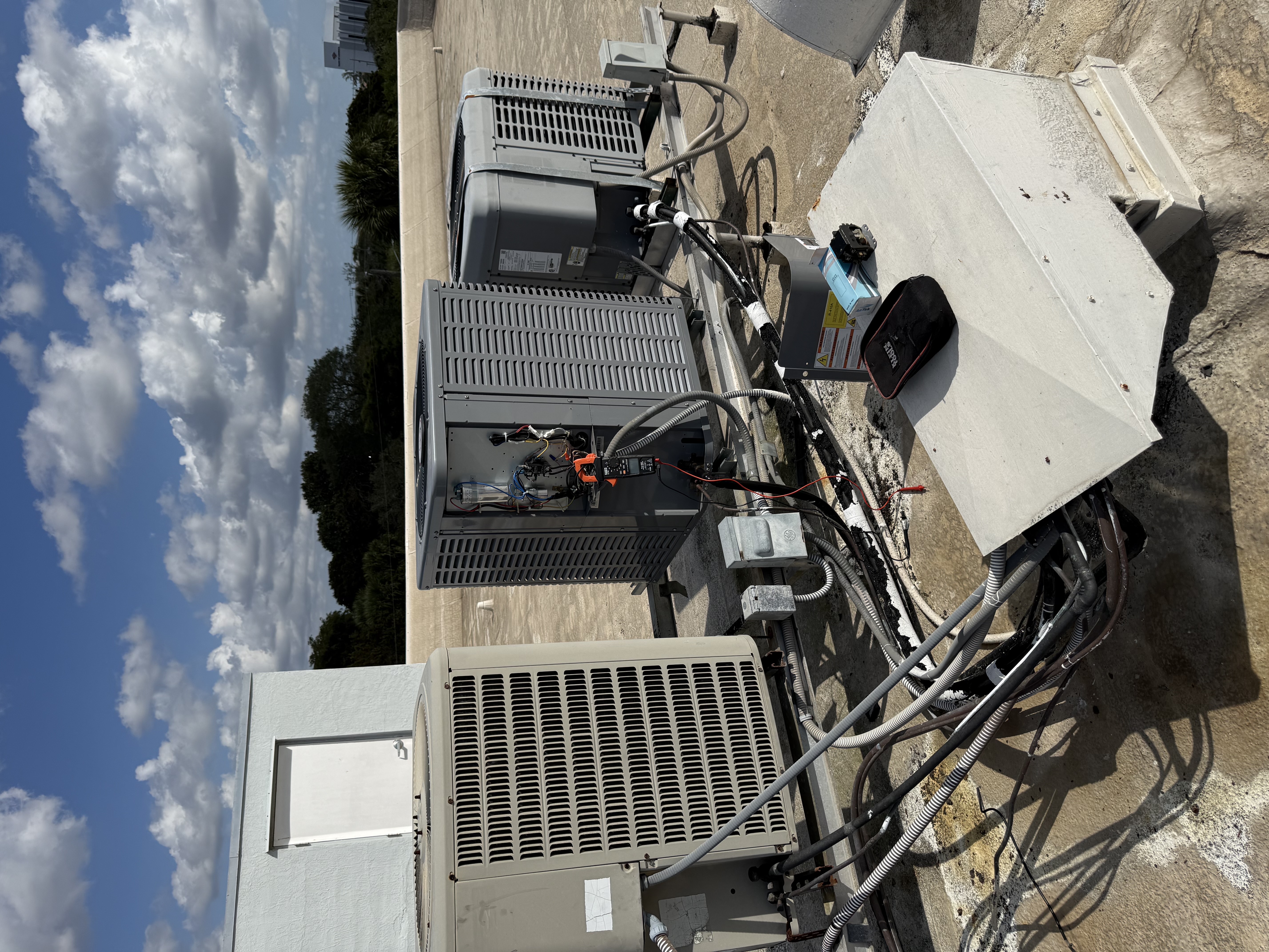 Image of Maintenance and repair of air conditioners 7866552995 in Hialeah