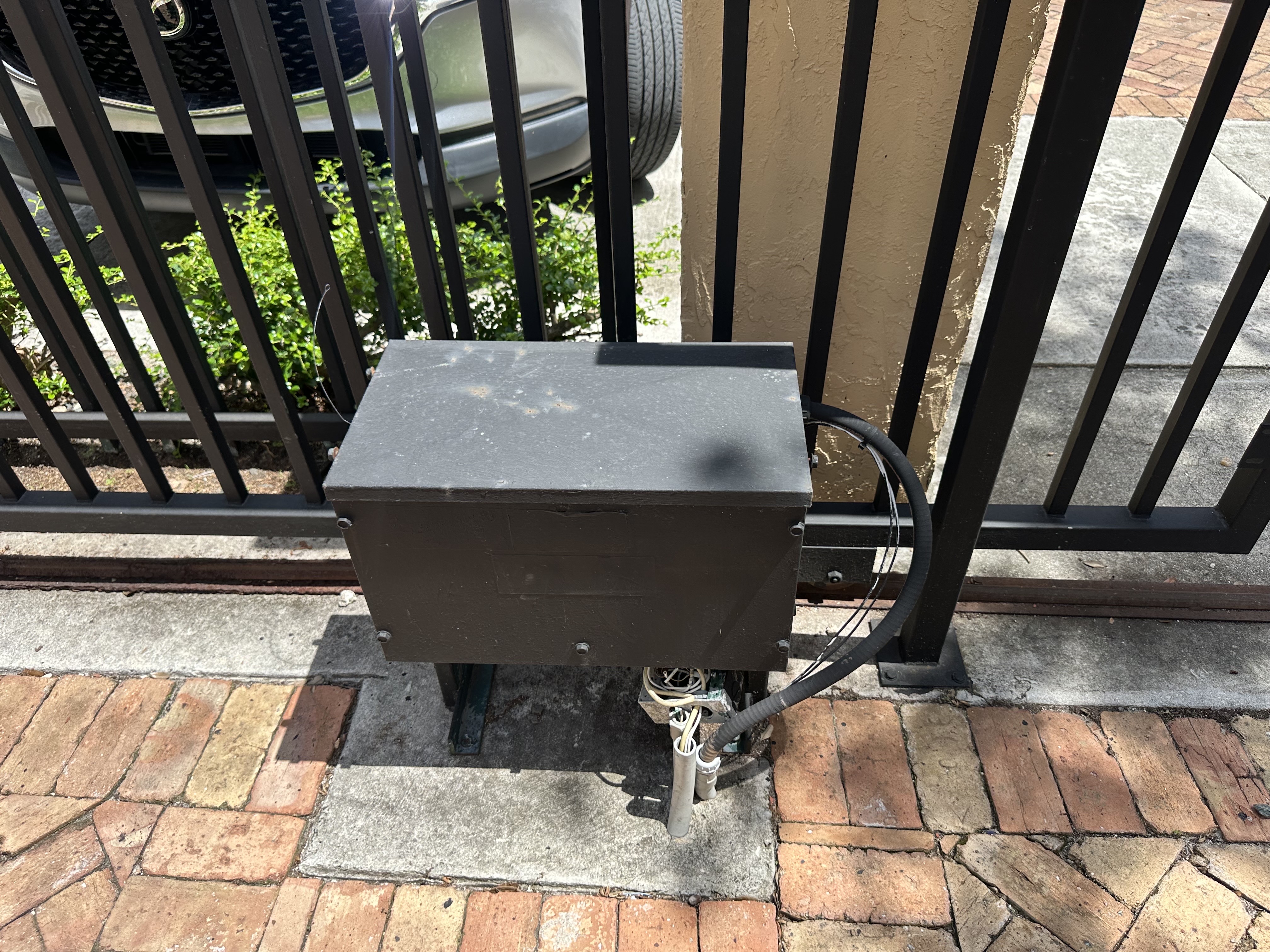 Image of puertas de garage y motor  in miami gardens