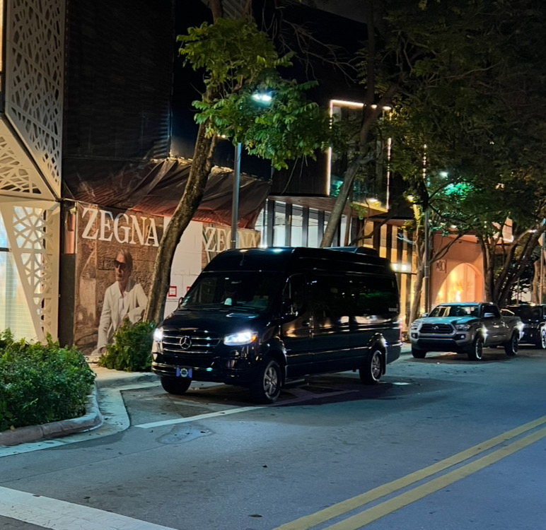 Image of TRANSPORTE DE LUJO 📞786 397 0667 in Miami