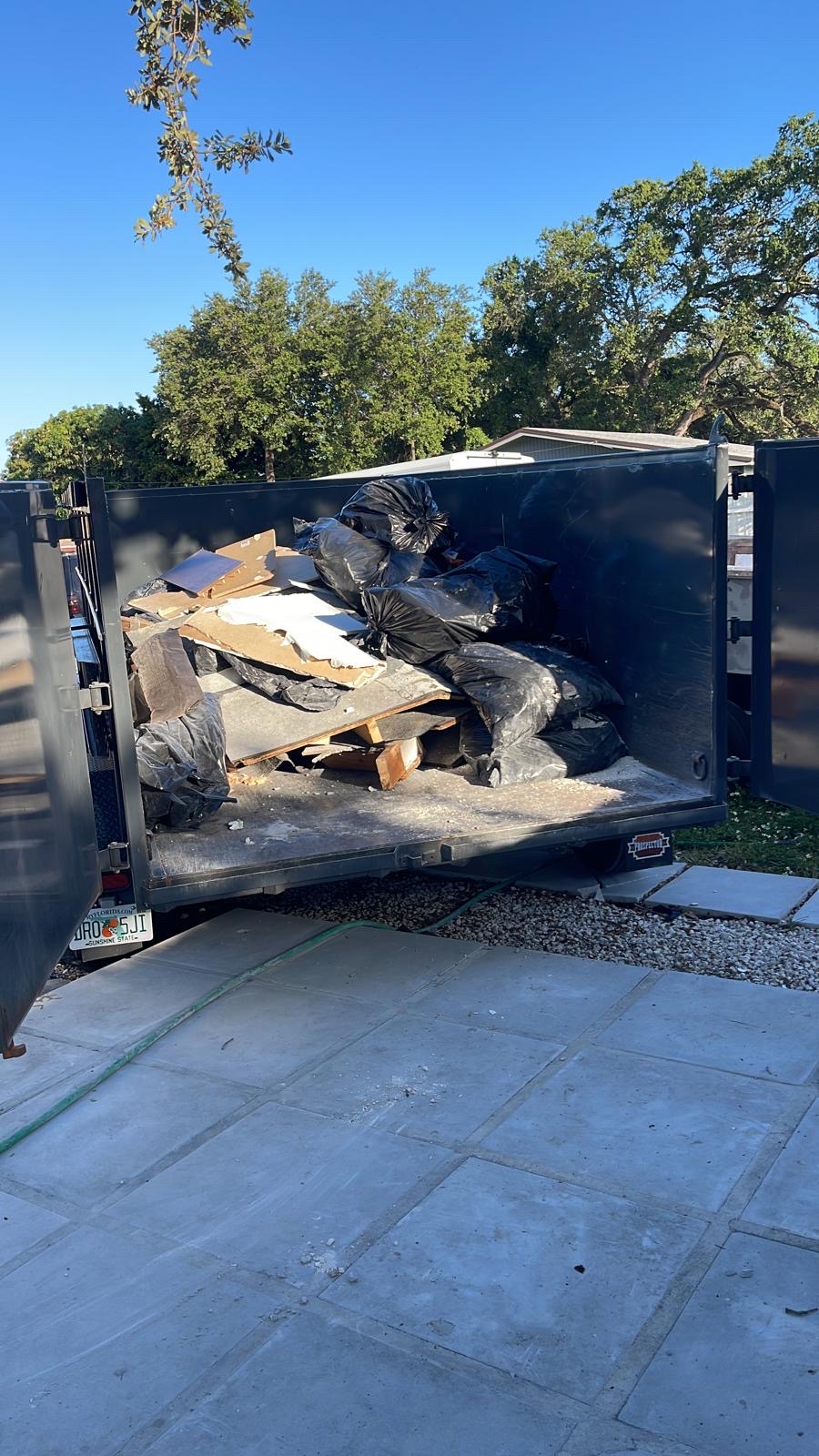 Image of Se renta tráiler in Miami