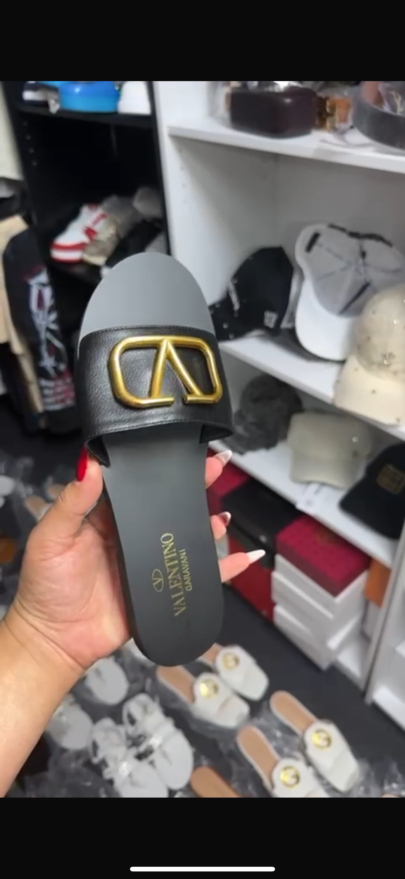 Image of Sandalias de Marca en Oferta 🩴🔥 Downtown Miami in Miami