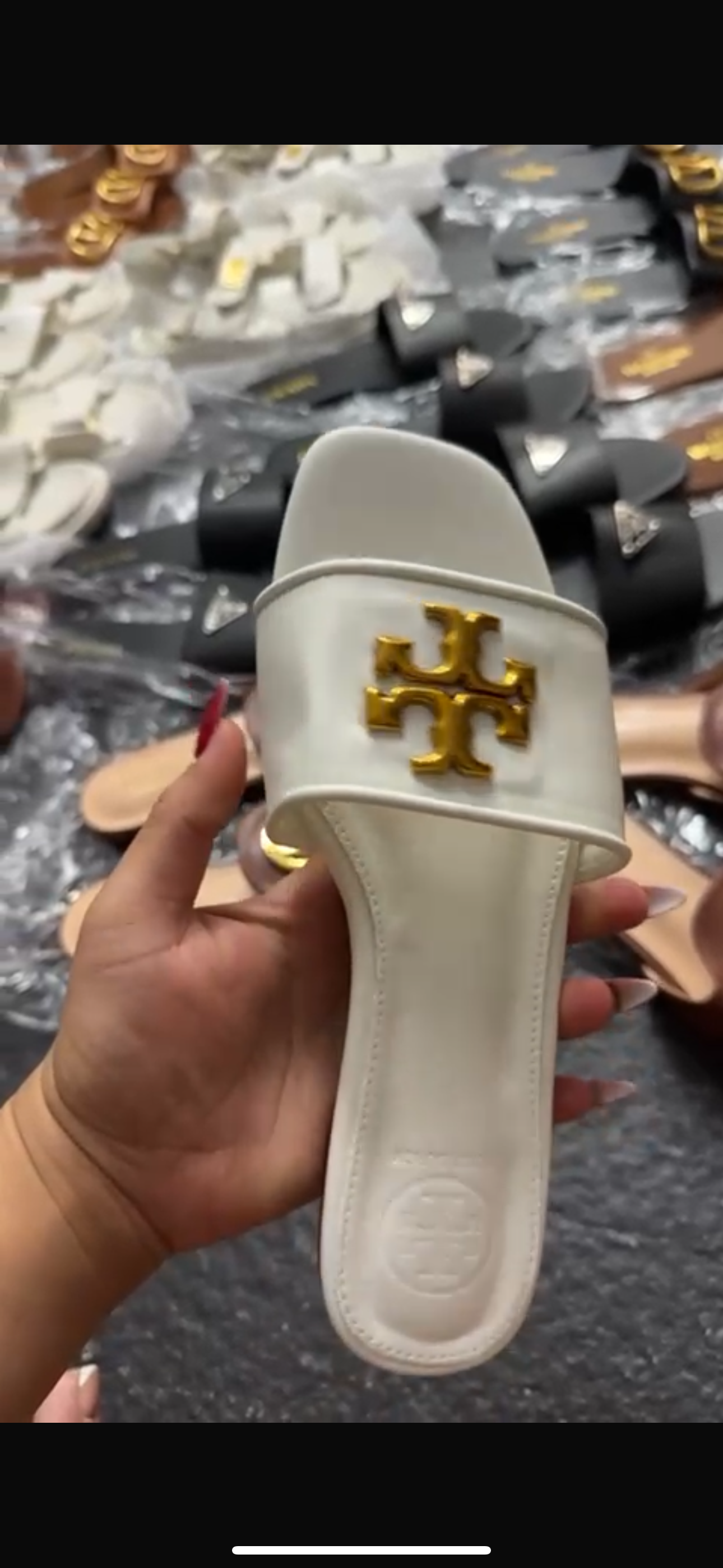 Image of Sandalias de Marca en Oferta 🩴🔥 Downtown Miami in Miami