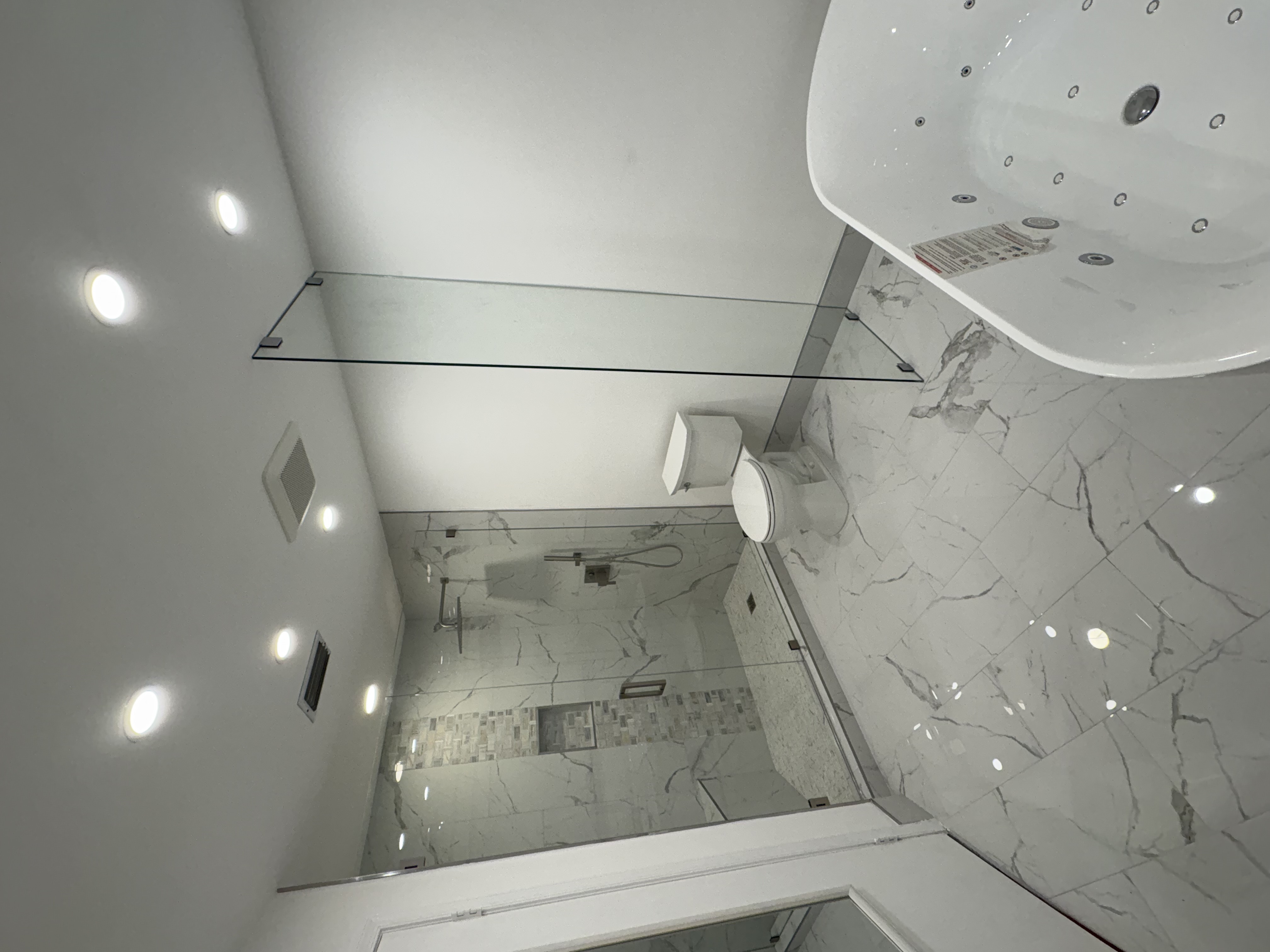 Image of PUERTAS DE CRISTAL PARA TU BAÑO/ SHOWER DOOR in Miami